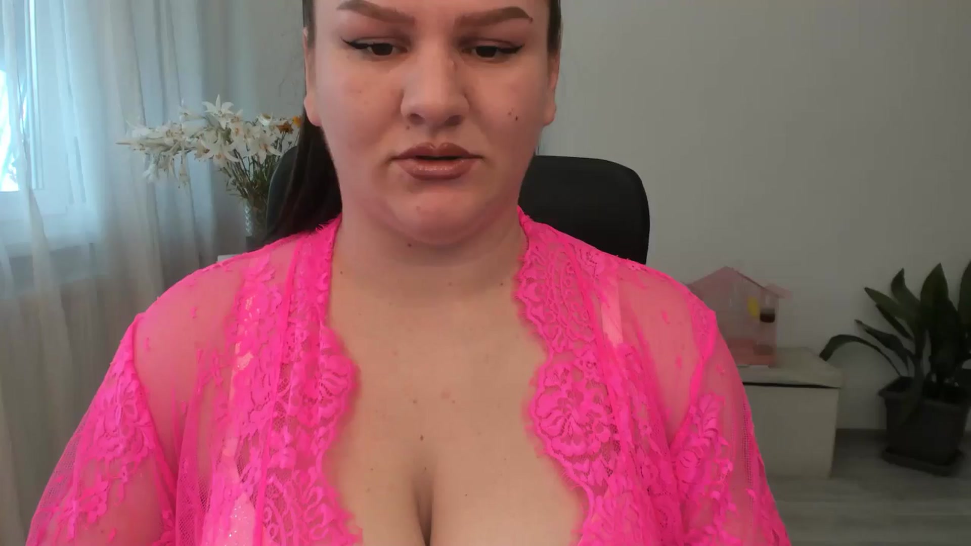 Gallery image thumbnail from ssSandra's myfreecams stream on, 05/30/2024, 12:13 image 6 of 20