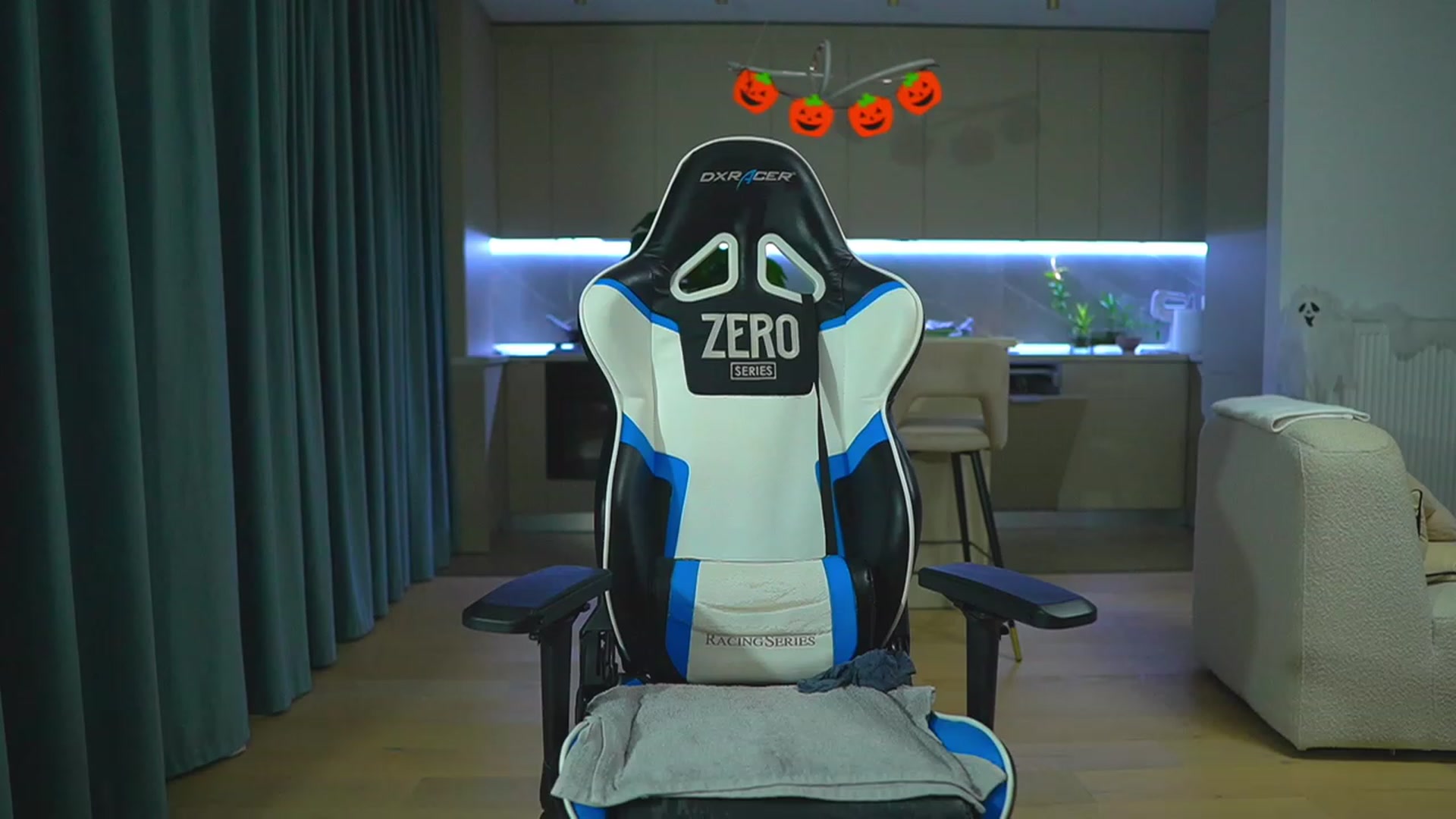 Gallery image thumbnail from ssticate's myfreecams stream on, 10/18/2023, 01:23 image 5 of 20