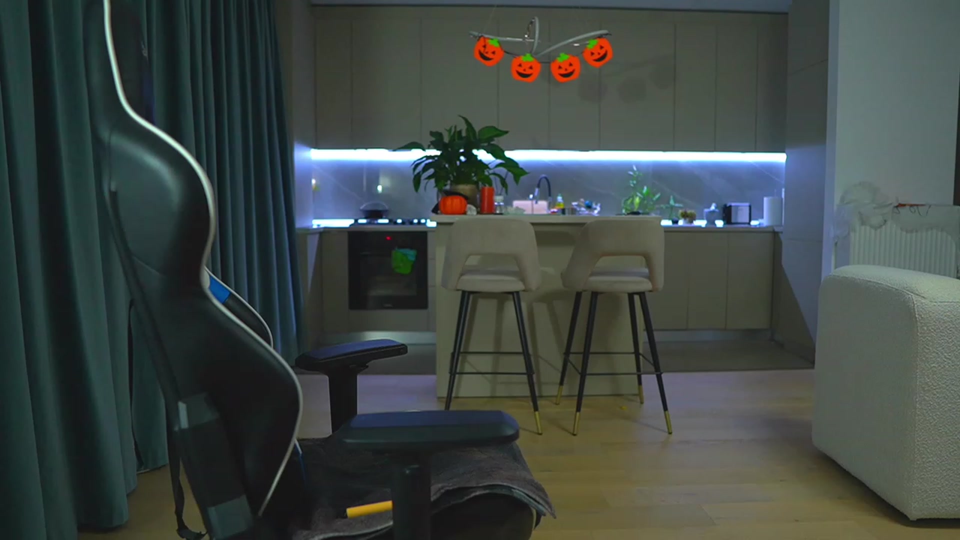 Gallery image thumbnail from ssticate's myfreecams stream on, 11/22/2023, 04:41 image 10 of 20