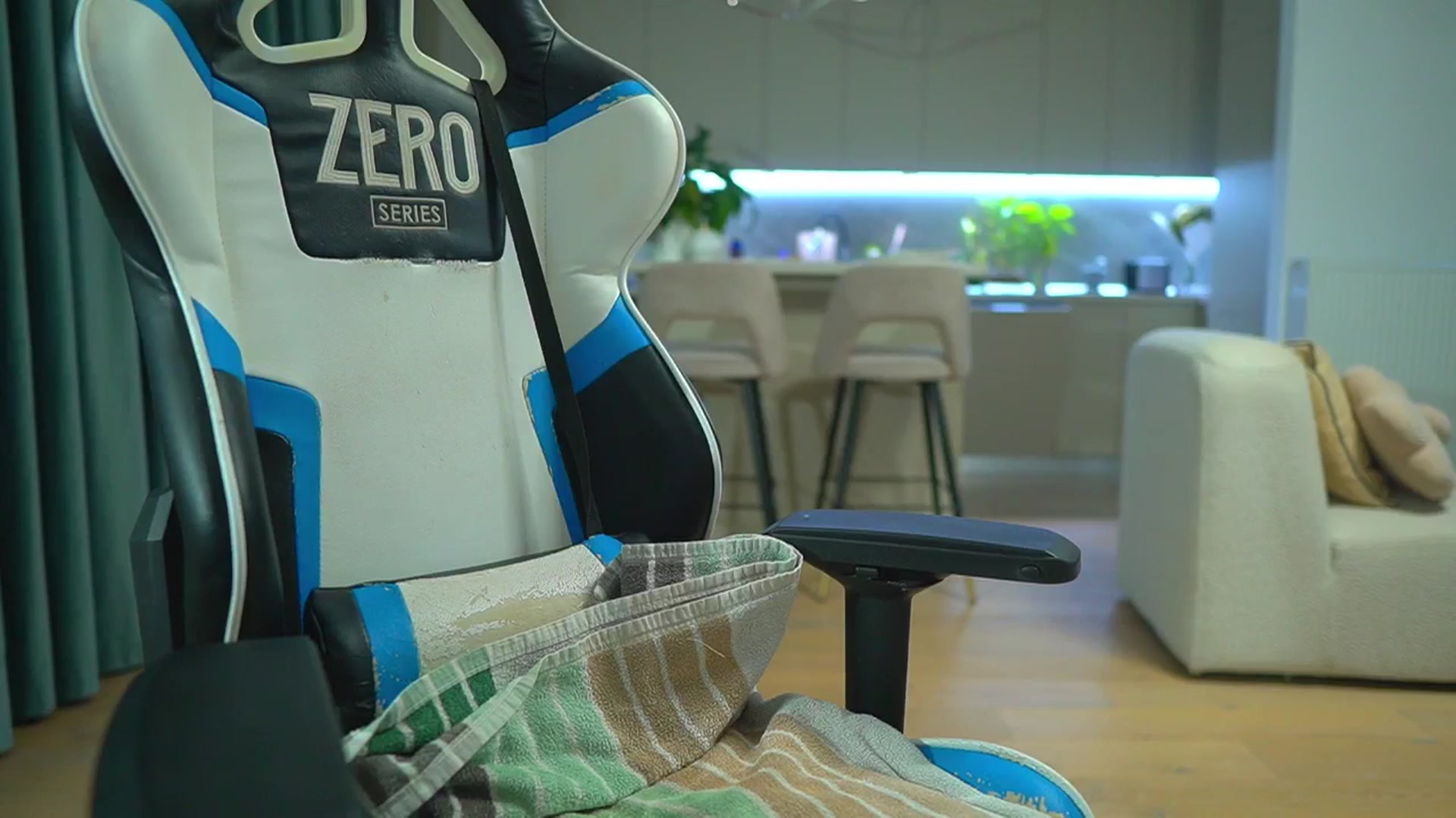 Gallery image thumbnail from ssticate's myfreecams stream on, 04/30/2025, 01:43 image 11 of 20