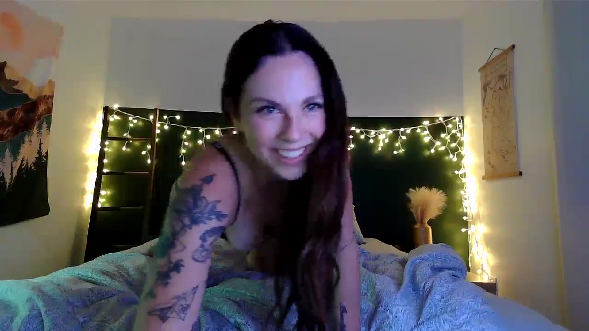 Gallery image thumbnail from stacierays's myfreecams stream on, 08/21/2024, 02:46 image 12 of 20