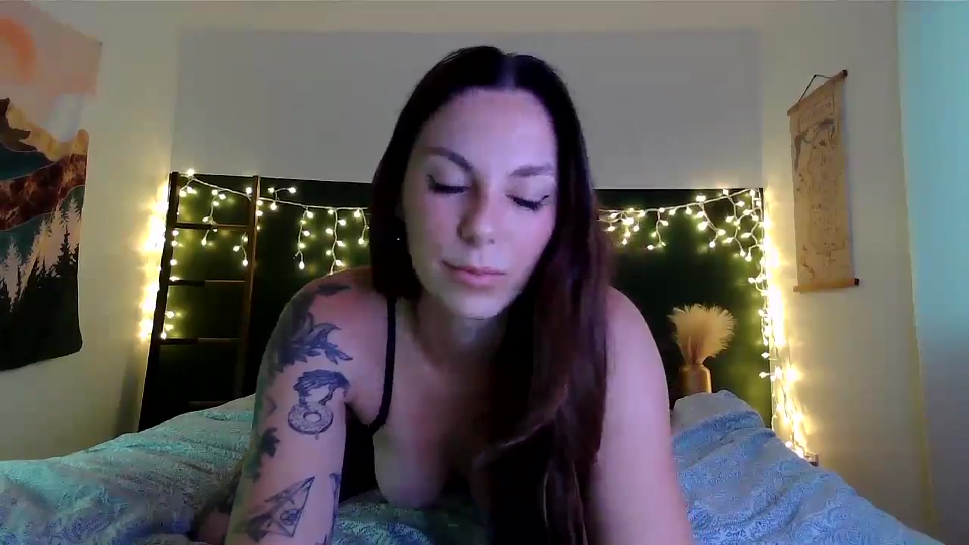 Gallery image thumbnail from stacierays's myfreecams stream on, 08/21/2024, 02:46 image 2 of 20