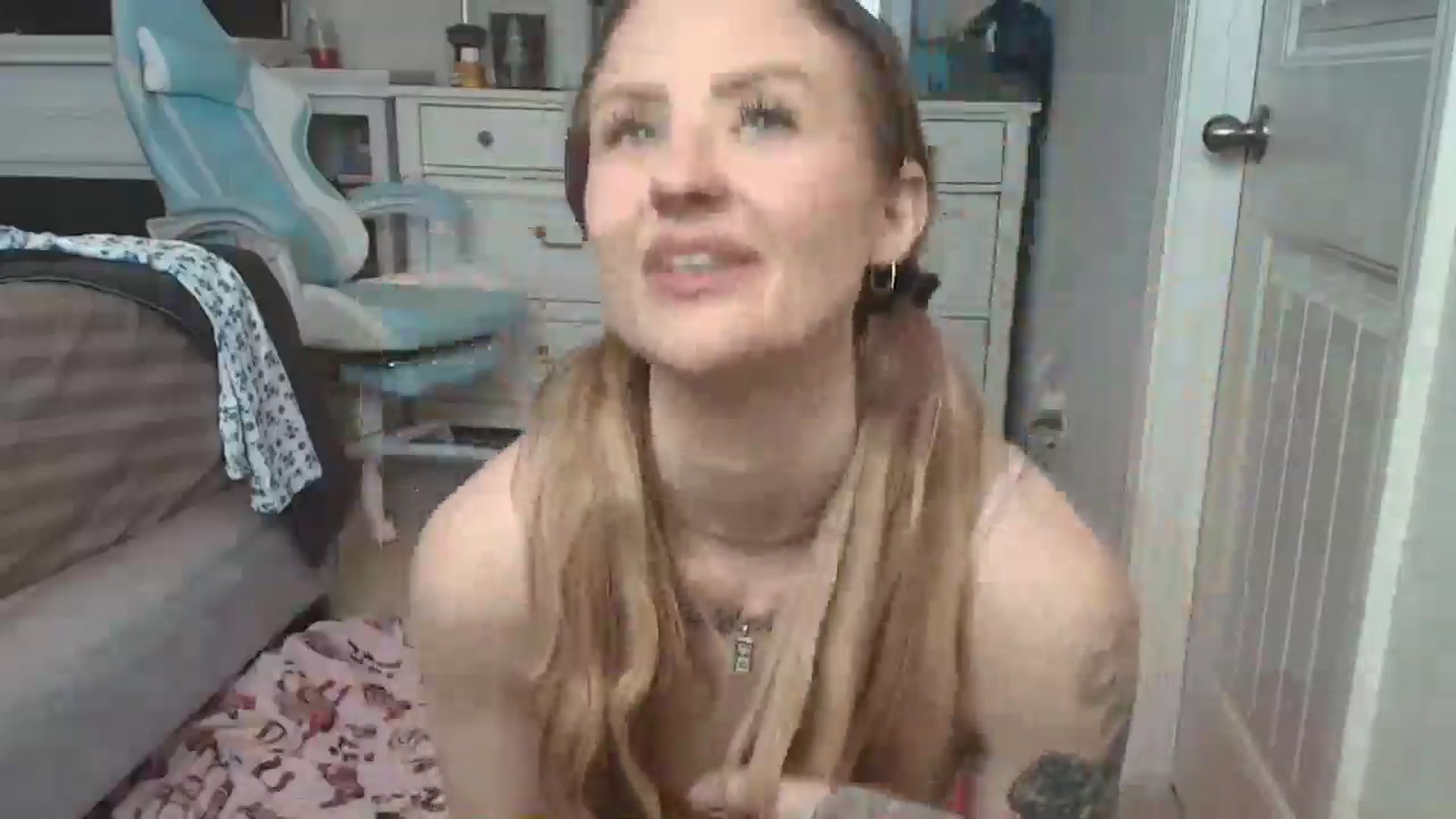 Gallery image thumbnail from stacysmommm's myfreecams stream on, 02/17/2025, 19:20 image 13 of 20