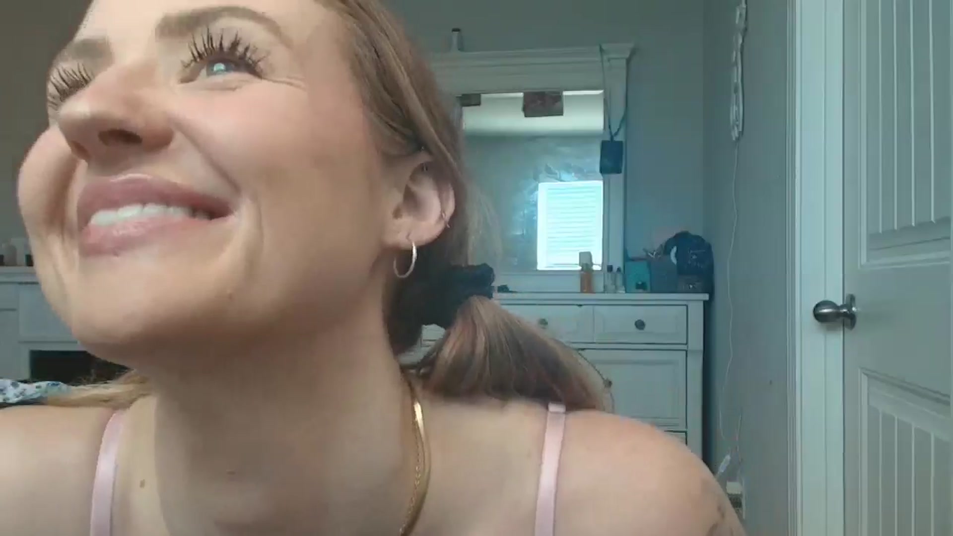 Gallery image thumbnail from stacysmommm's myfreecams stream on, 02/17/2025, 19:20 image 7 of 20
