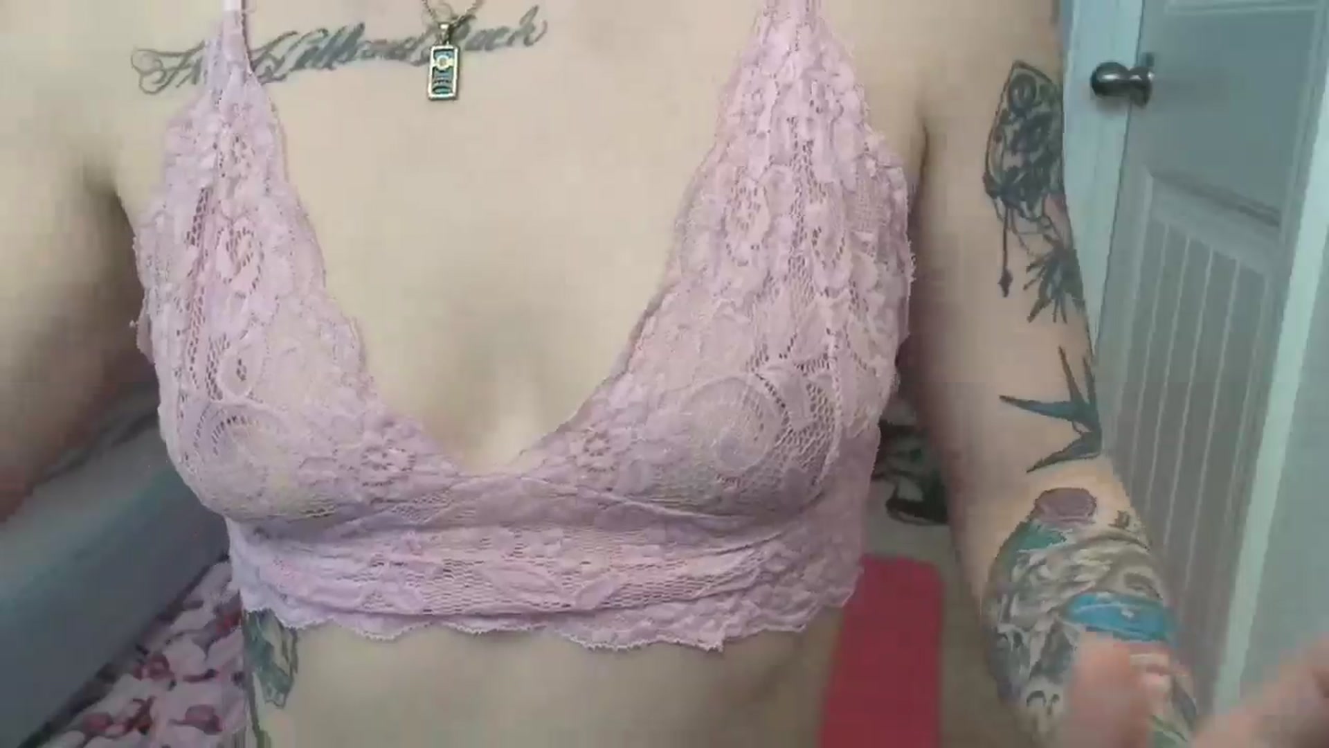 Gallery image thumbnail from stacysmommm's myfreecams stream on, 02/17/2025, 19:20 image 5 of 20