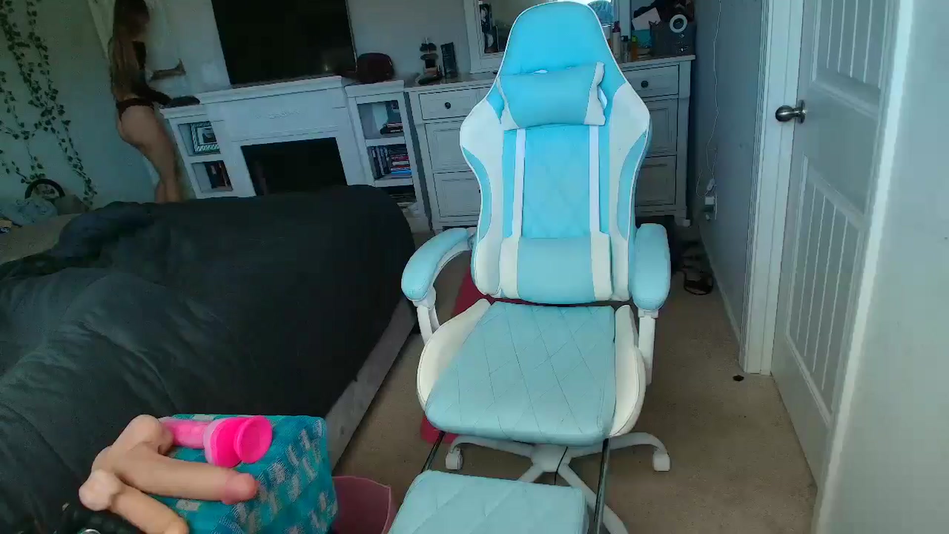 Gallery image thumbnail from stacysmommm's myfreecams stream on, 02/24/2025, 19:38 image 8 of 20