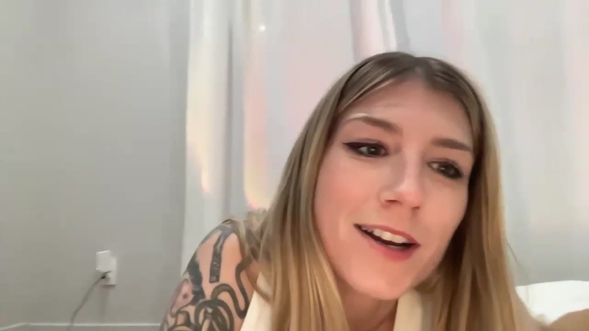 Gallery image thumbnail from stoney_fox's myfreecams stream on, 03/05/2023, 05:54 image 14 of 20