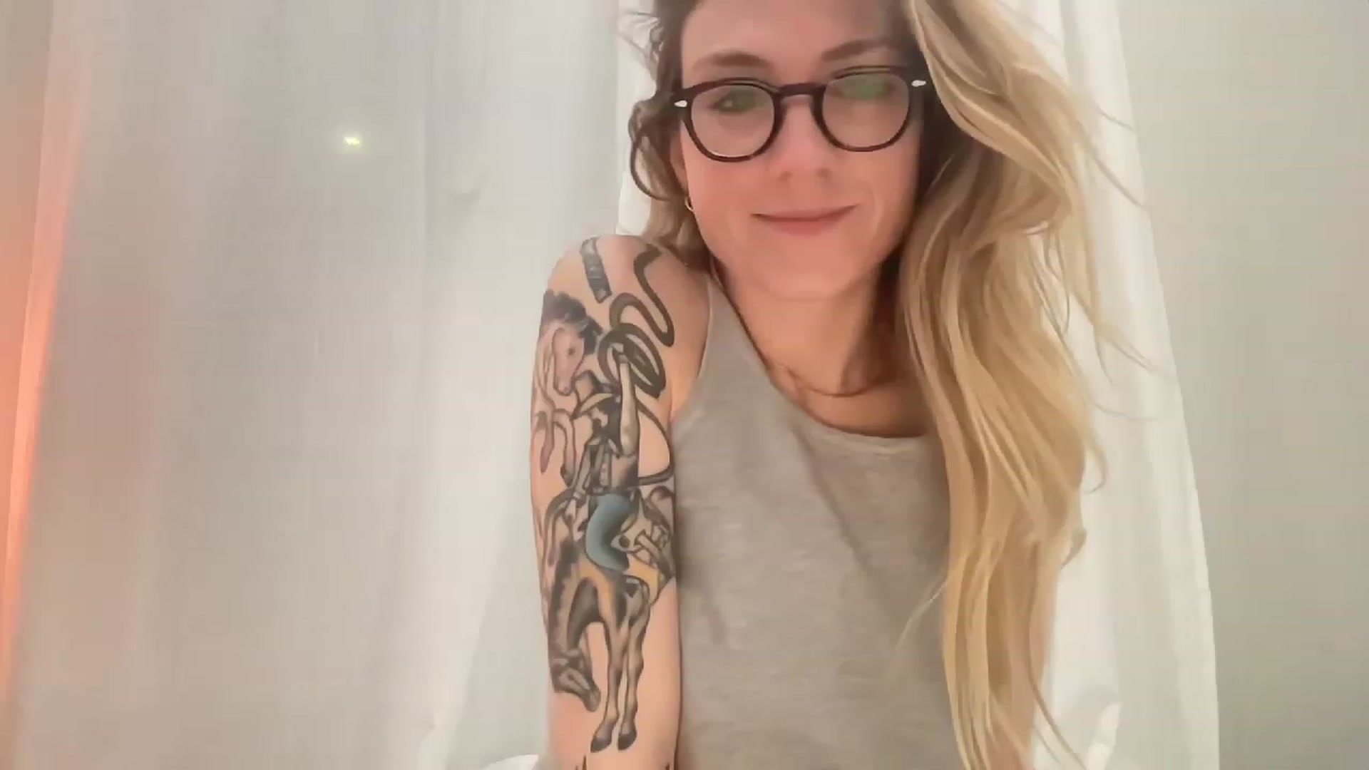 Gallery image thumbnail from stoney_fox's myfreecams stream on, 04/02/2023, 07:08 image 17 of 20