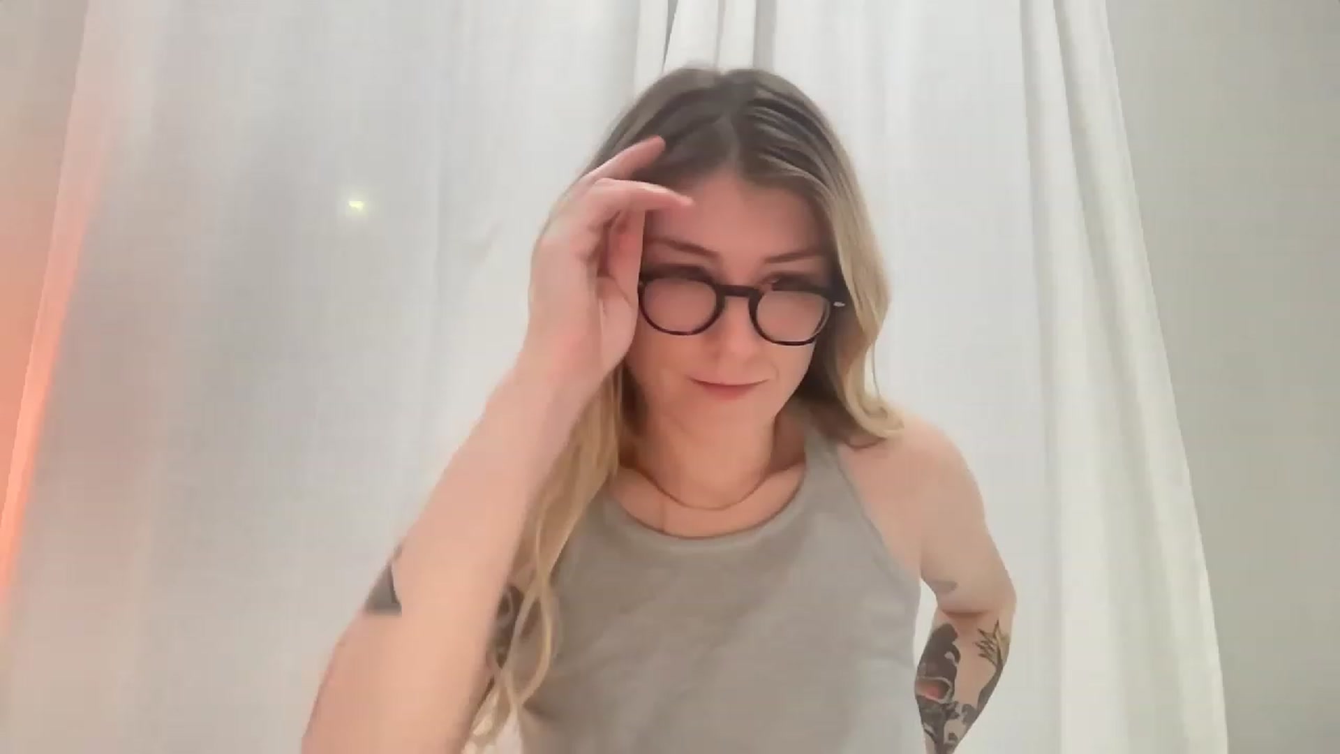 Gallery image thumbnail from stoney_fox's myfreecams stream on, 04/02/2023, 07:08 image 2 of 20
