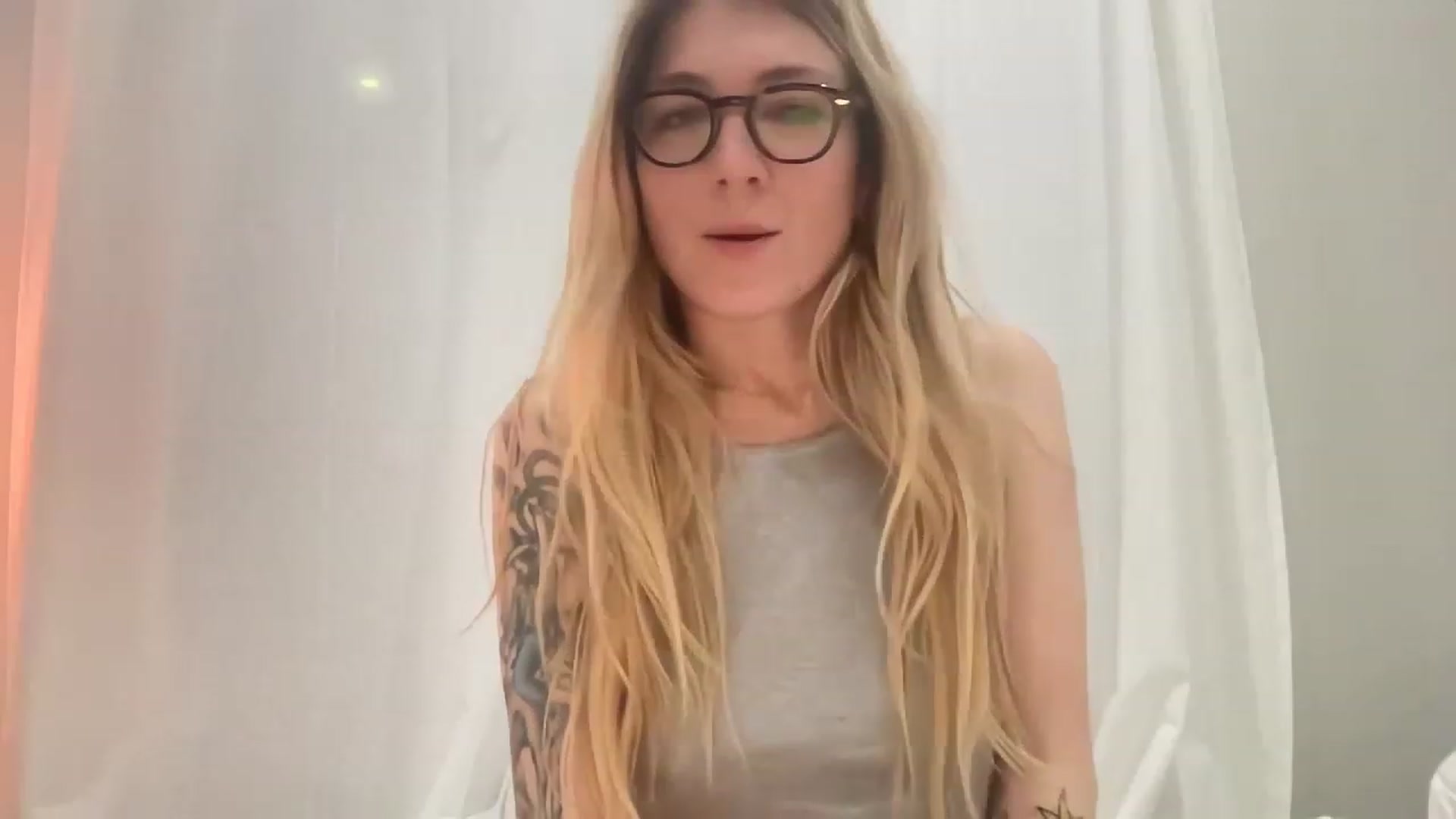 Gallery image thumbnail from stoney_fox's myfreecams stream on, 04/02/2023, 07:08 image 12 of 20