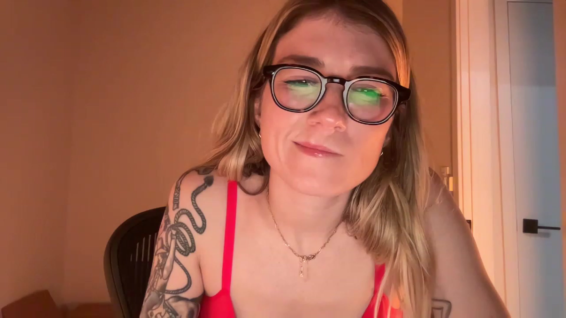 Gallery image thumbnail from stoney_fox's myfreecams stream on, 04/04/2023, 07:05 image 12 of 20