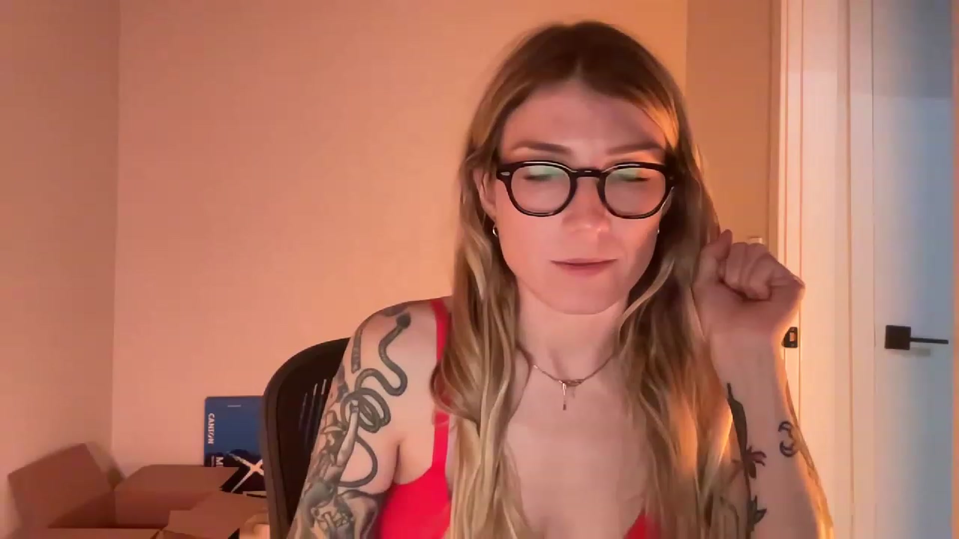 Gallery image thumbnail from stoney_fox's myfreecams stream on, 04/04/2023, 07:05 image 18 of 20