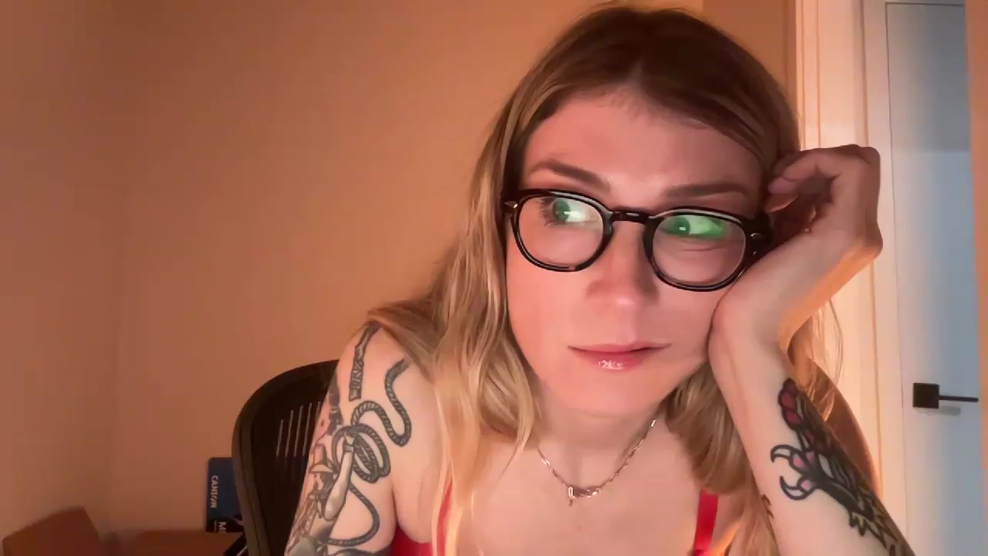 Gallery image thumbnail from stoney_fox's myfreecams stream on, 04/04/2023, 07:05 image 11 of 20