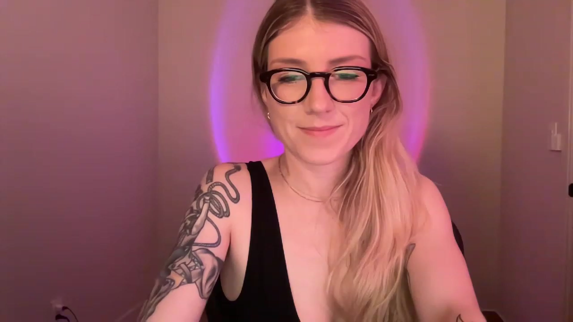 Gallery image thumbnail from stoney_fox's myfreecams stream on, 04/05/2023, 05:17 image 2 of 20