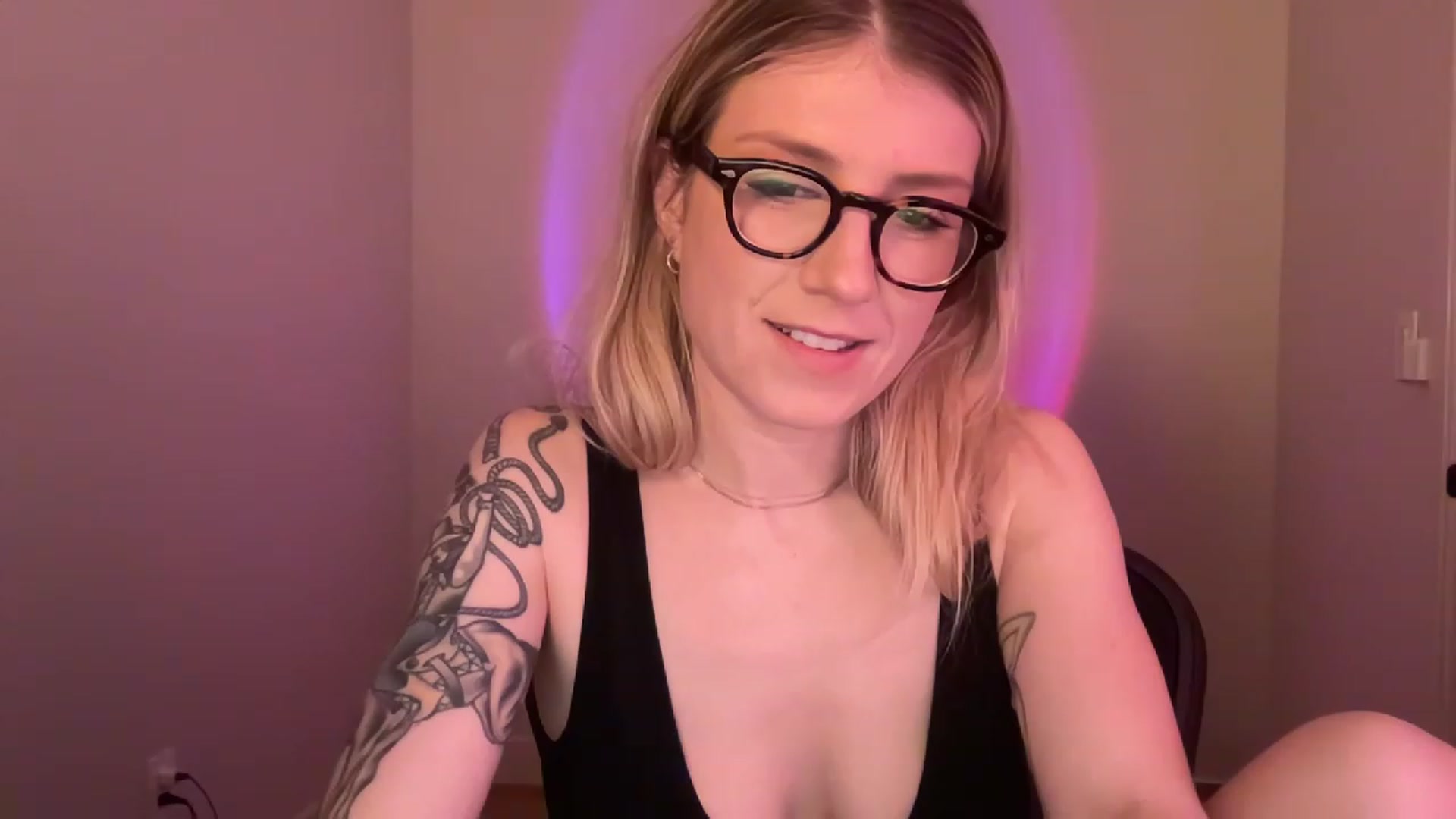 Gallery image thumbnail from stoney_fox's myfreecams stream on, 04/05/2023, 05:17 image 3 of 20