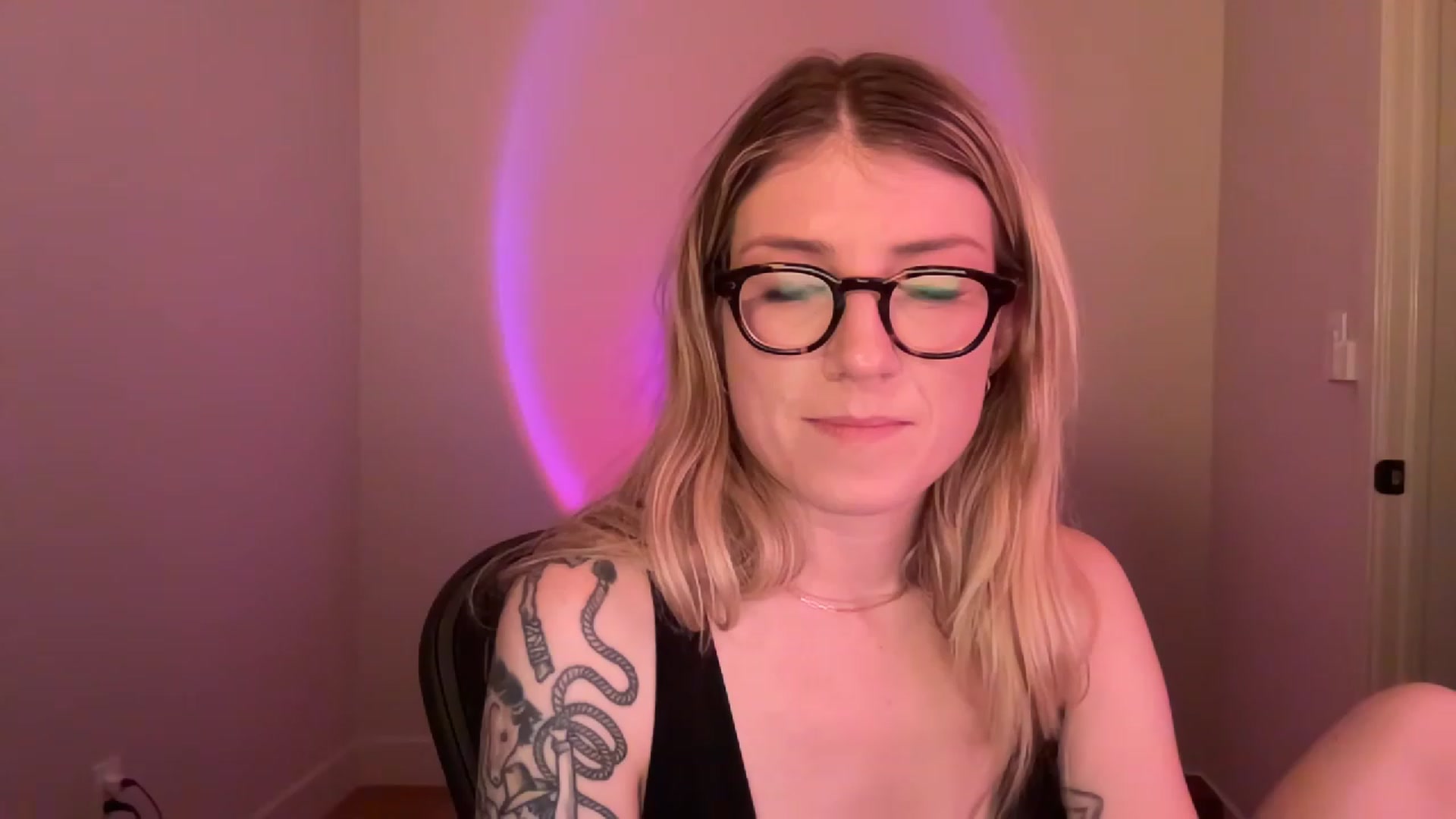 Gallery image thumbnail from stoney_fox's myfreecams stream on, 04/05/2023, 05:17 image 18 of 20