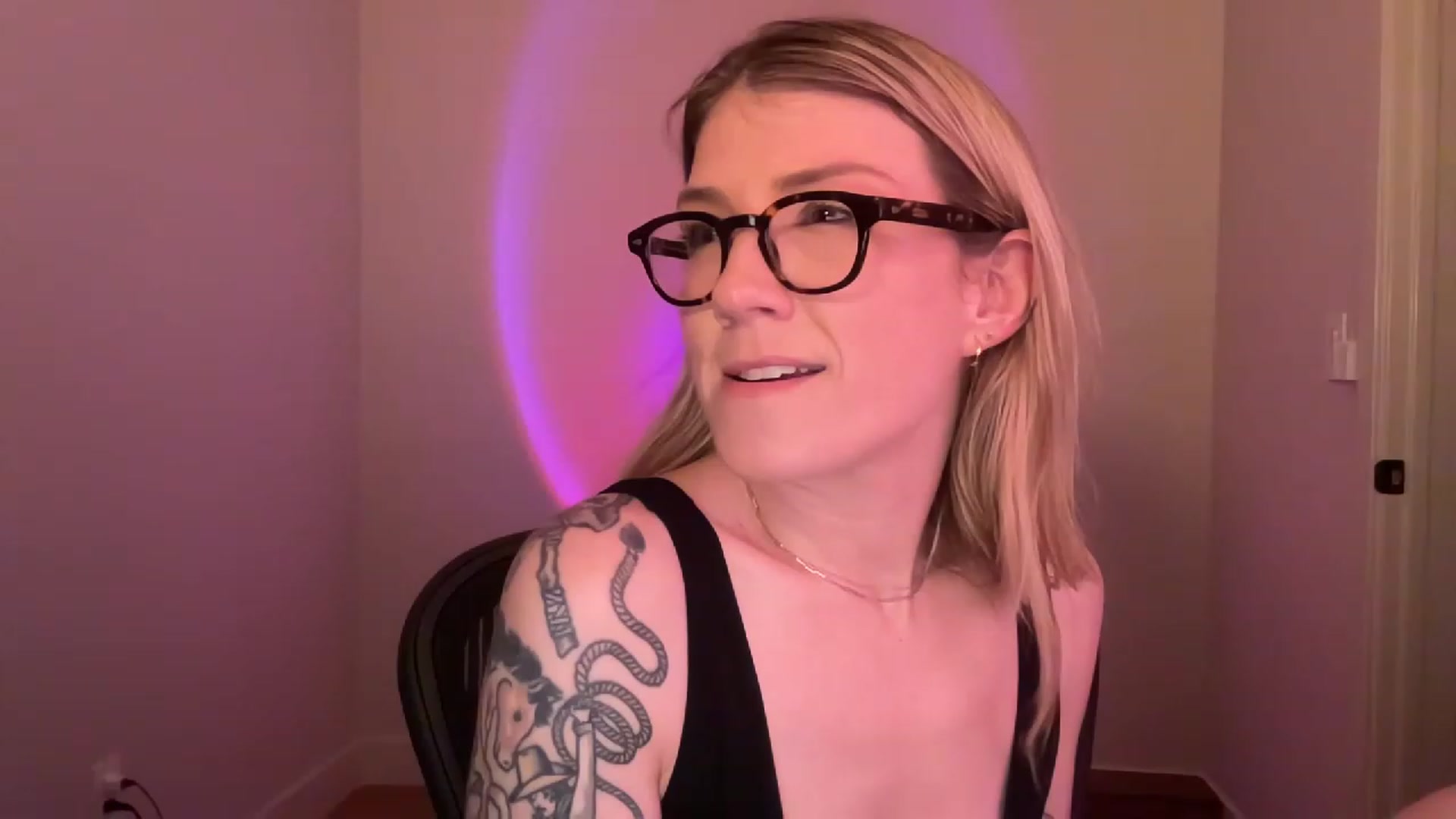 Gallery image thumbnail from stoney_fox's myfreecams stream on, 04/05/2023, 05:17 image 17 of 20
