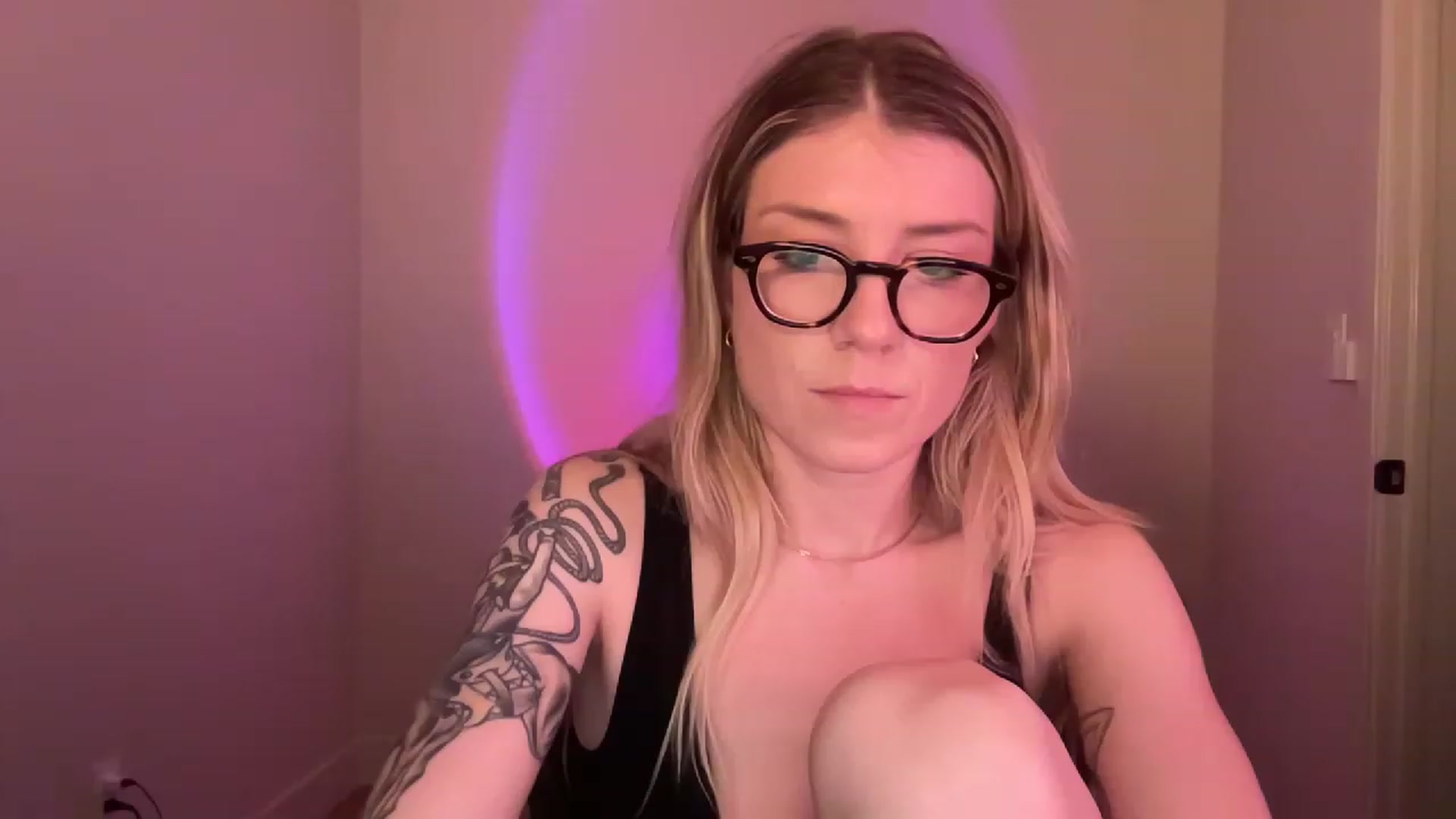 Gallery image thumbnail from stoney_fox's myfreecams stream on, 04/05/2023, 05:17 image 13 of 20