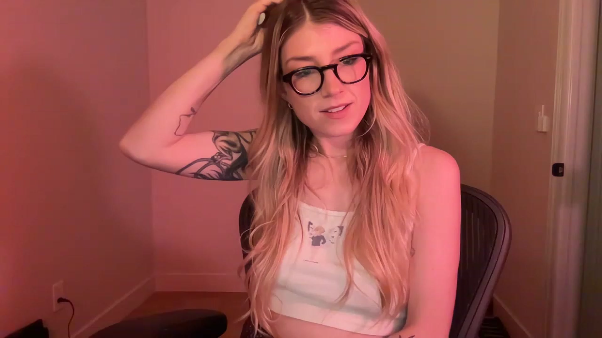 Gallery image thumbnail from stoney_fox's myfreecams stream on, 04/06/2023, 04:26 image 18 of 20