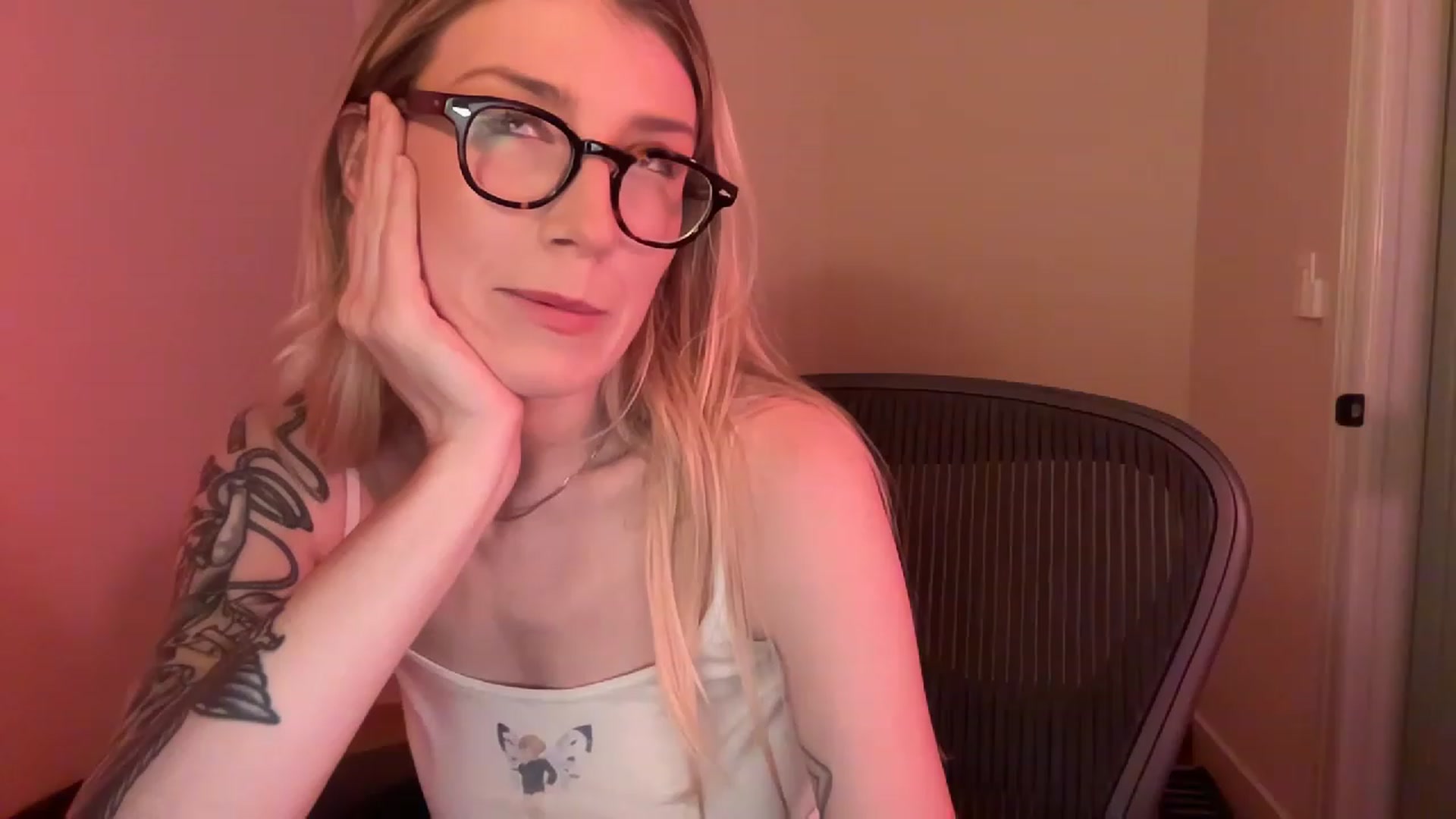 Gallery image thumbnail from stoney_fox's myfreecams stream on, 04/06/2023, 04:26 image 7 of 20