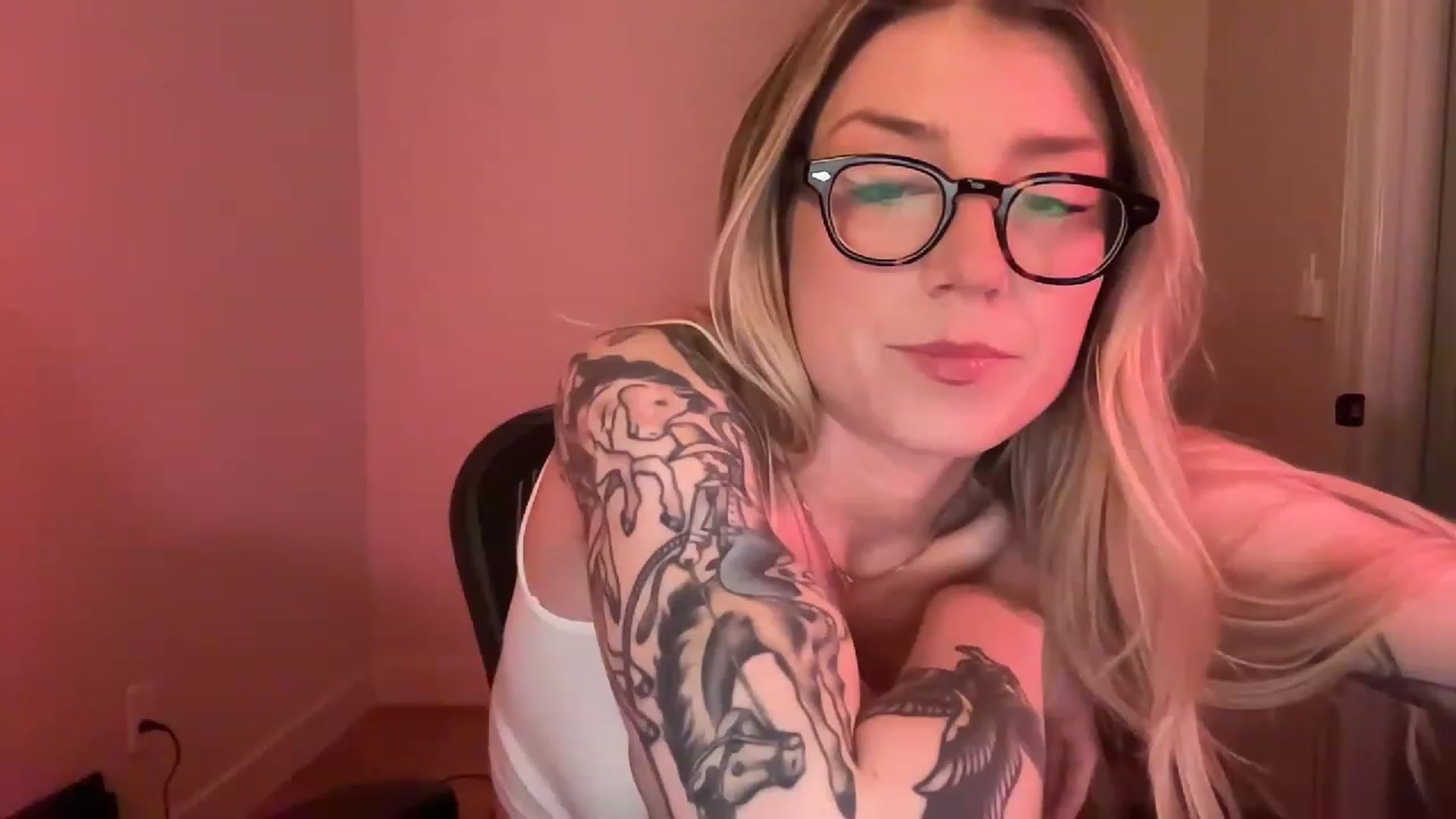 Gallery image thumbnail from stoney_fox's myfreecams stream on, 04/06/2023, 04:26 image 1 of 20