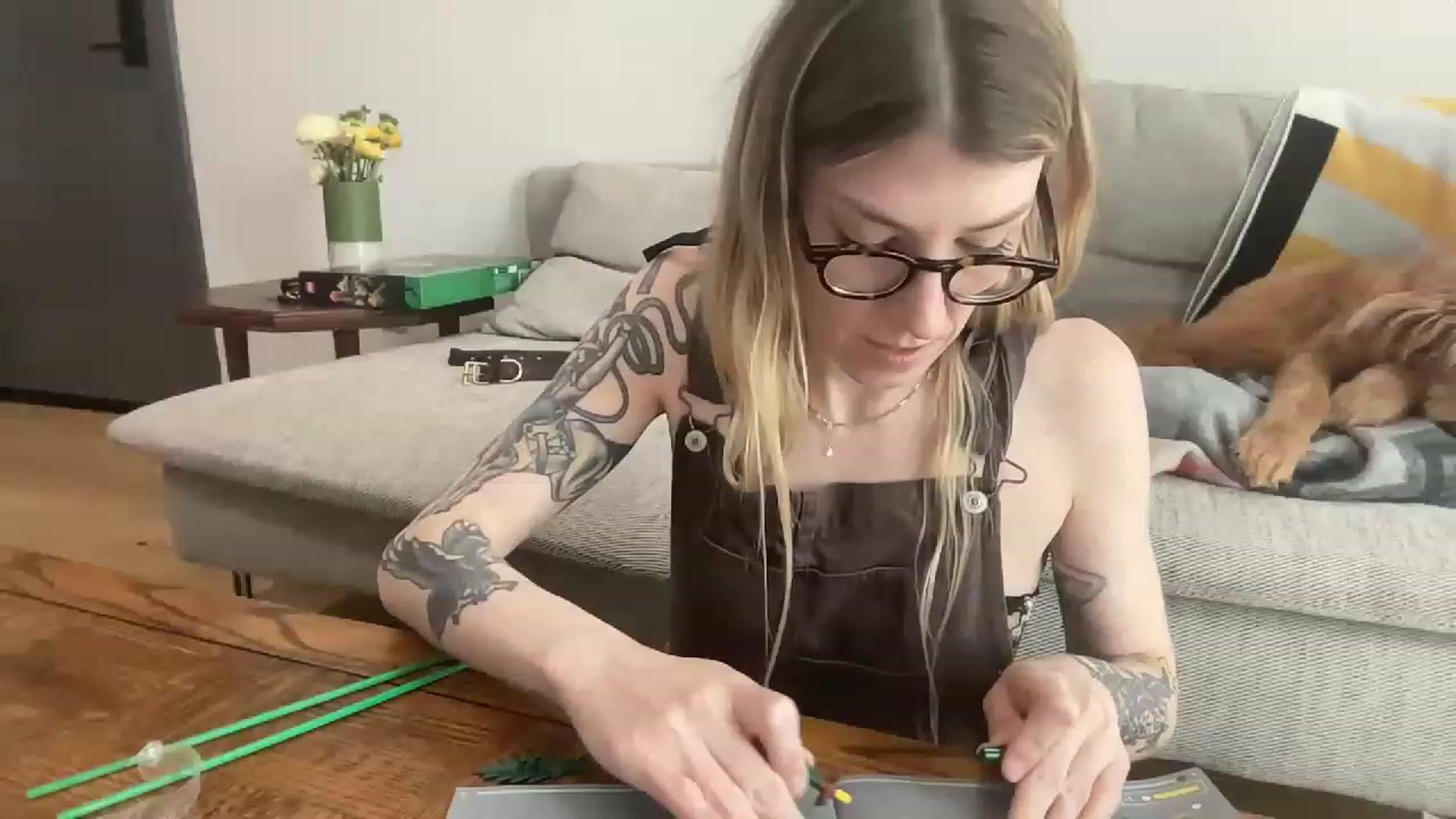 Gallery image thumbnail from stoney_fox's myfreecams stream on, 04/09/2023, 24:27 image 1 of 20