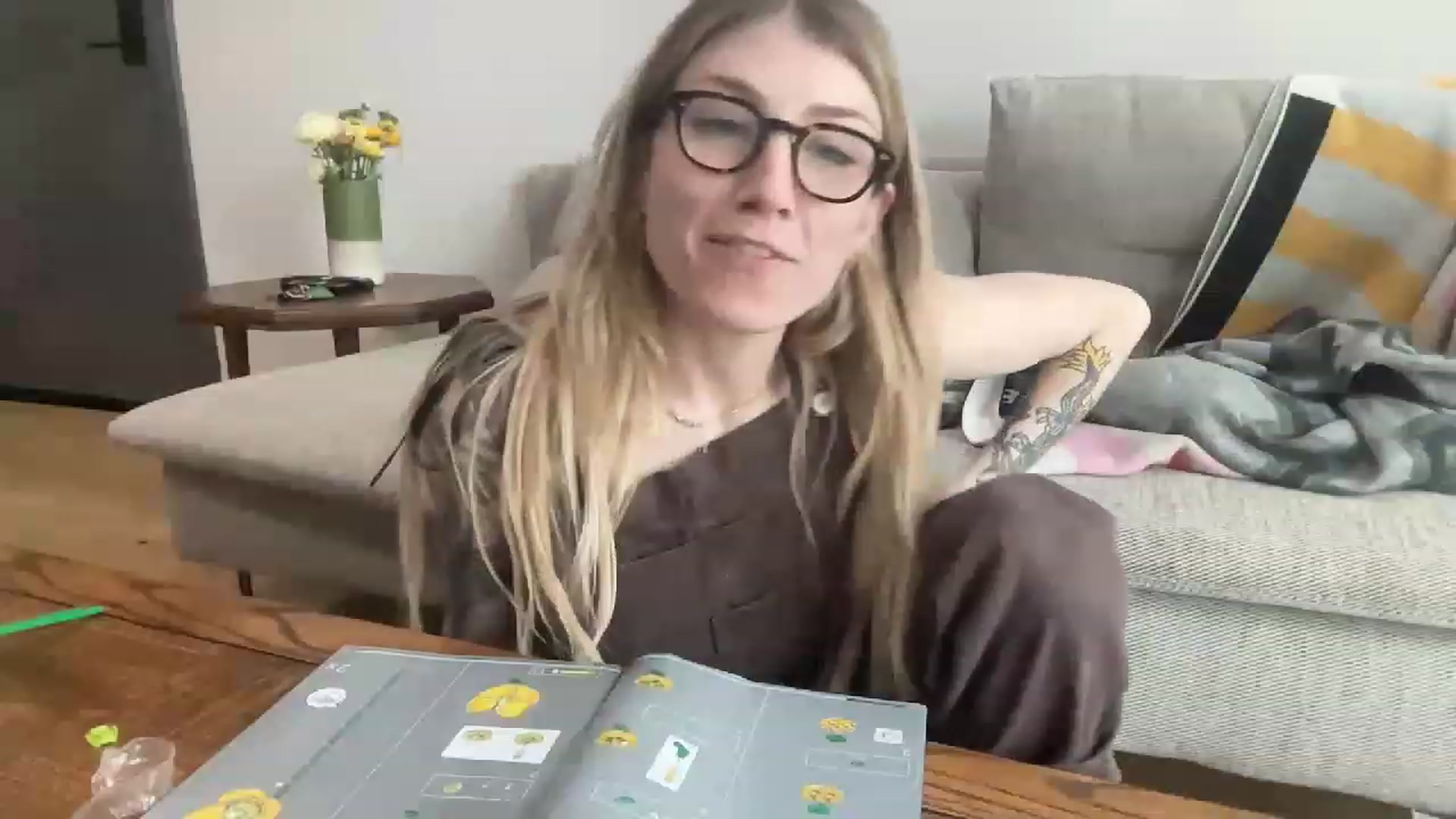 Gallery image thumbnail from stoney_fox's myfreecams stream on, 04/09/2023, 24:27 image 11 of 20
