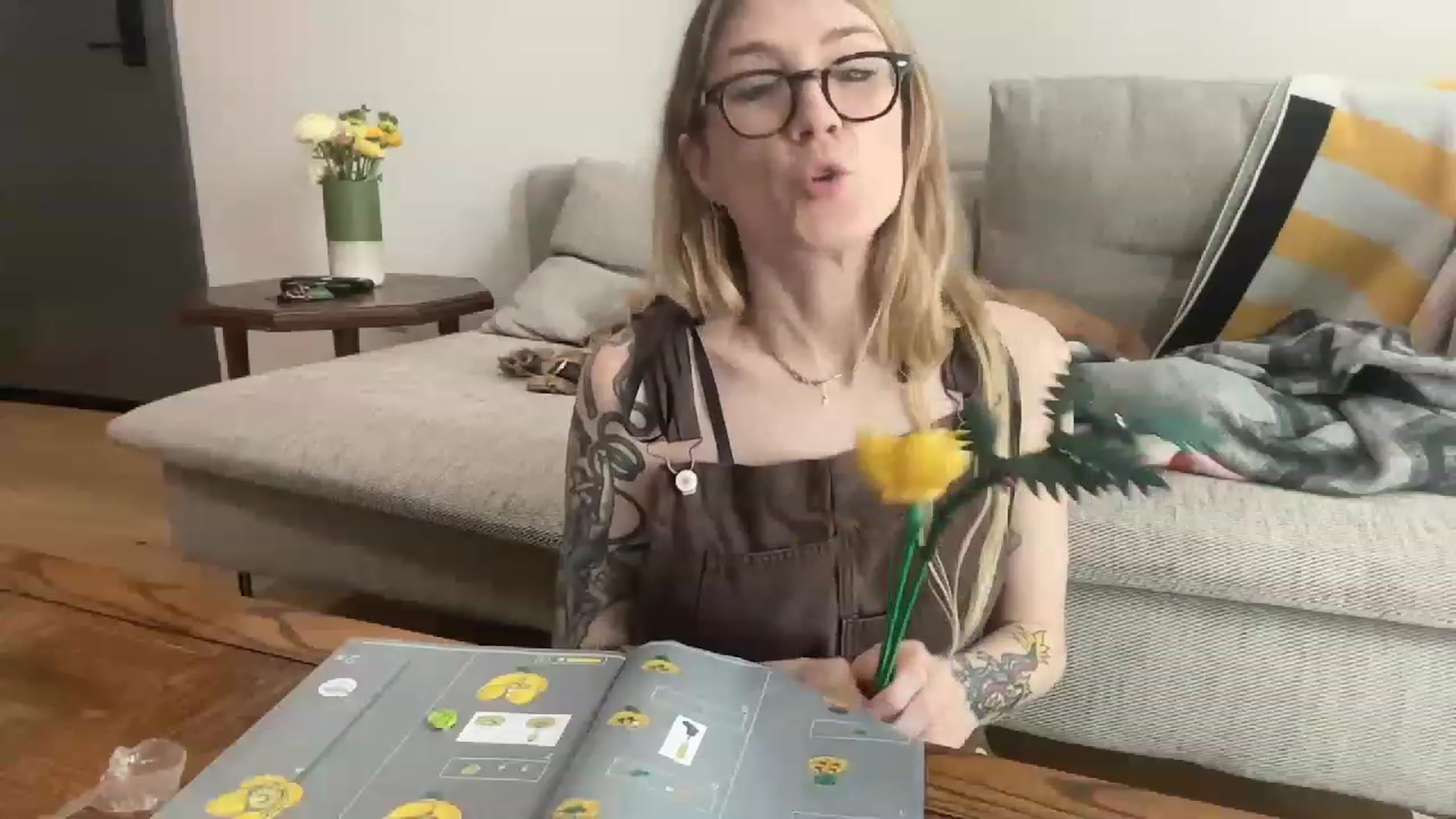 Gallery image thumbnail from stoney_fox's myfreecams stream on, 04/09/2023, 24:27 image 8 of 20