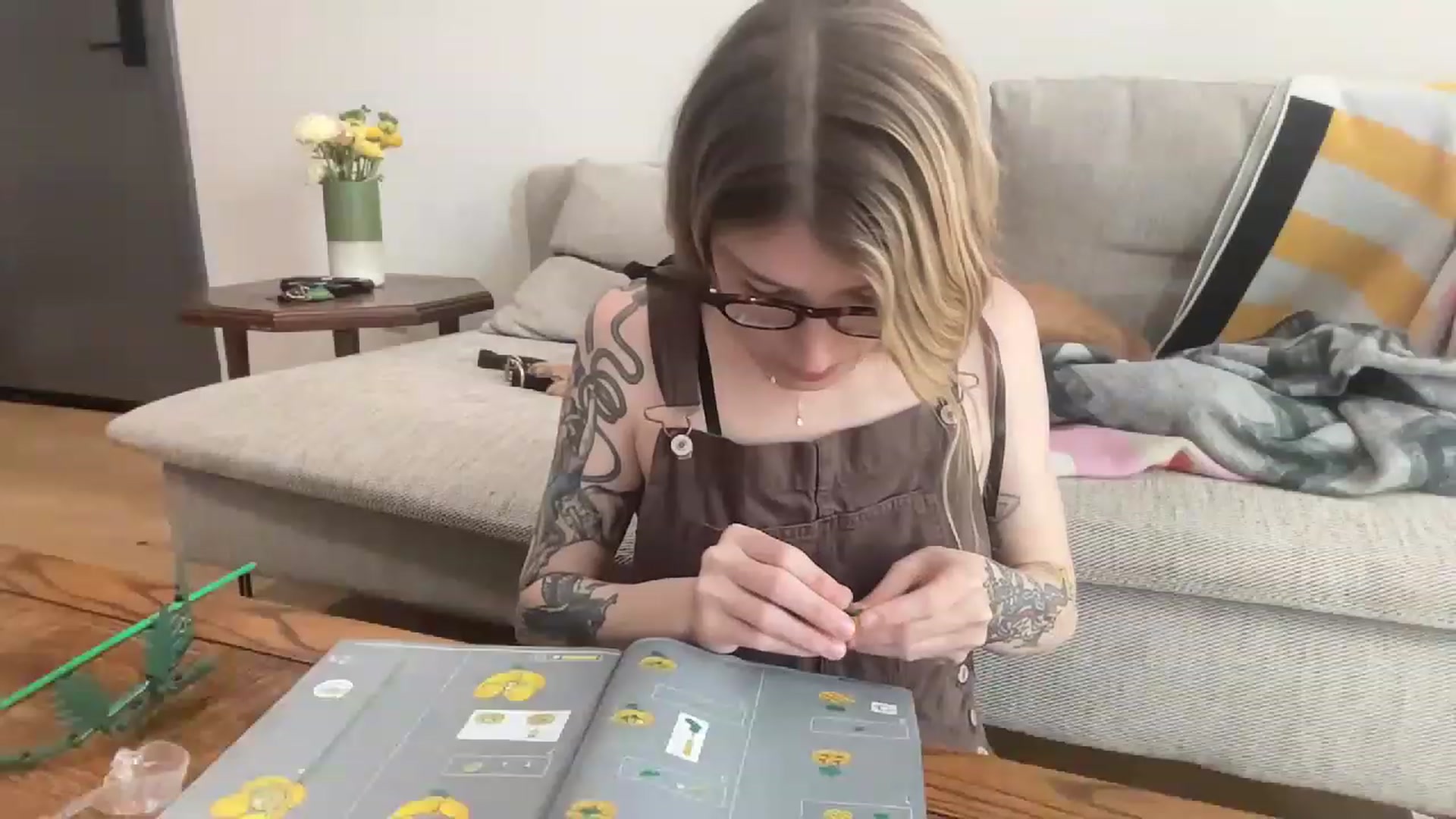 Gallery image thumbnail from stoney_fox's myfreecams stream on, 04/09/2023, 24:27 image 6 of 20