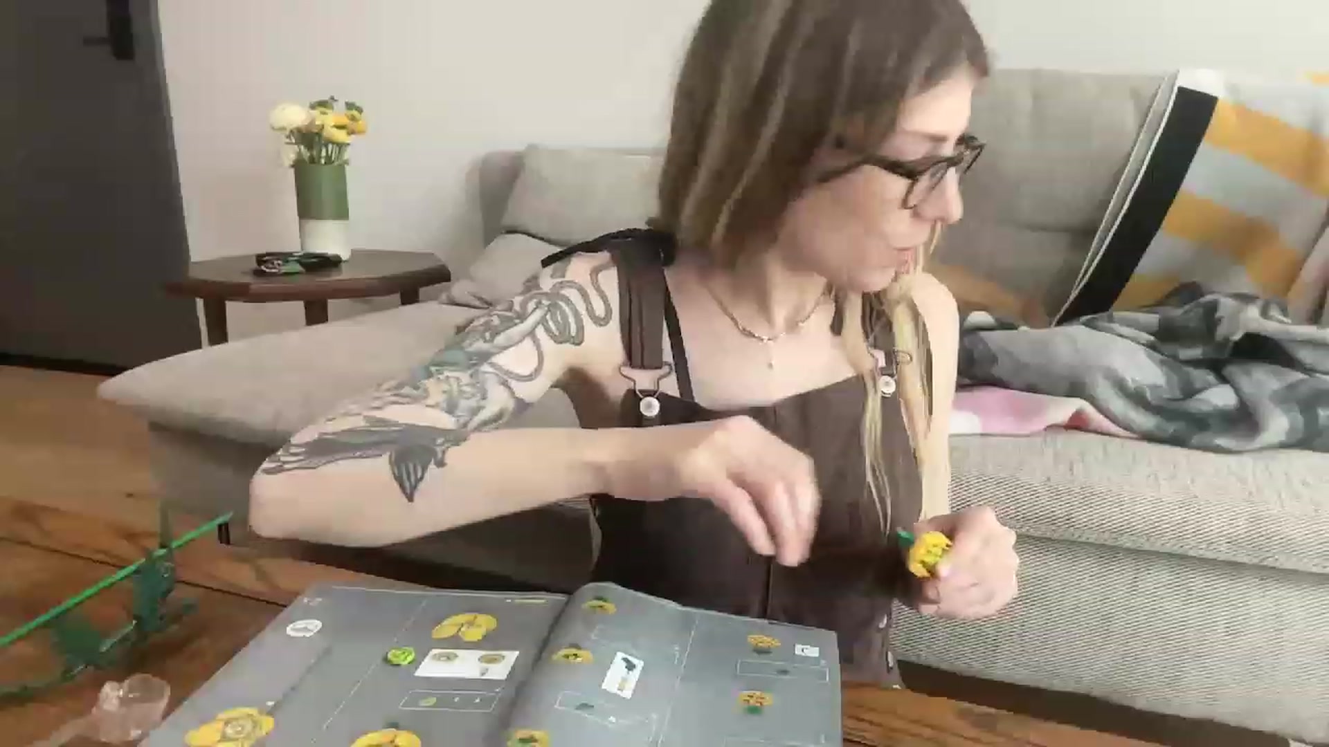 Gallery image thumbnail from stoney_fox's myfreecams stream on, 04/09/2023, 24:27 image 7 of 20
