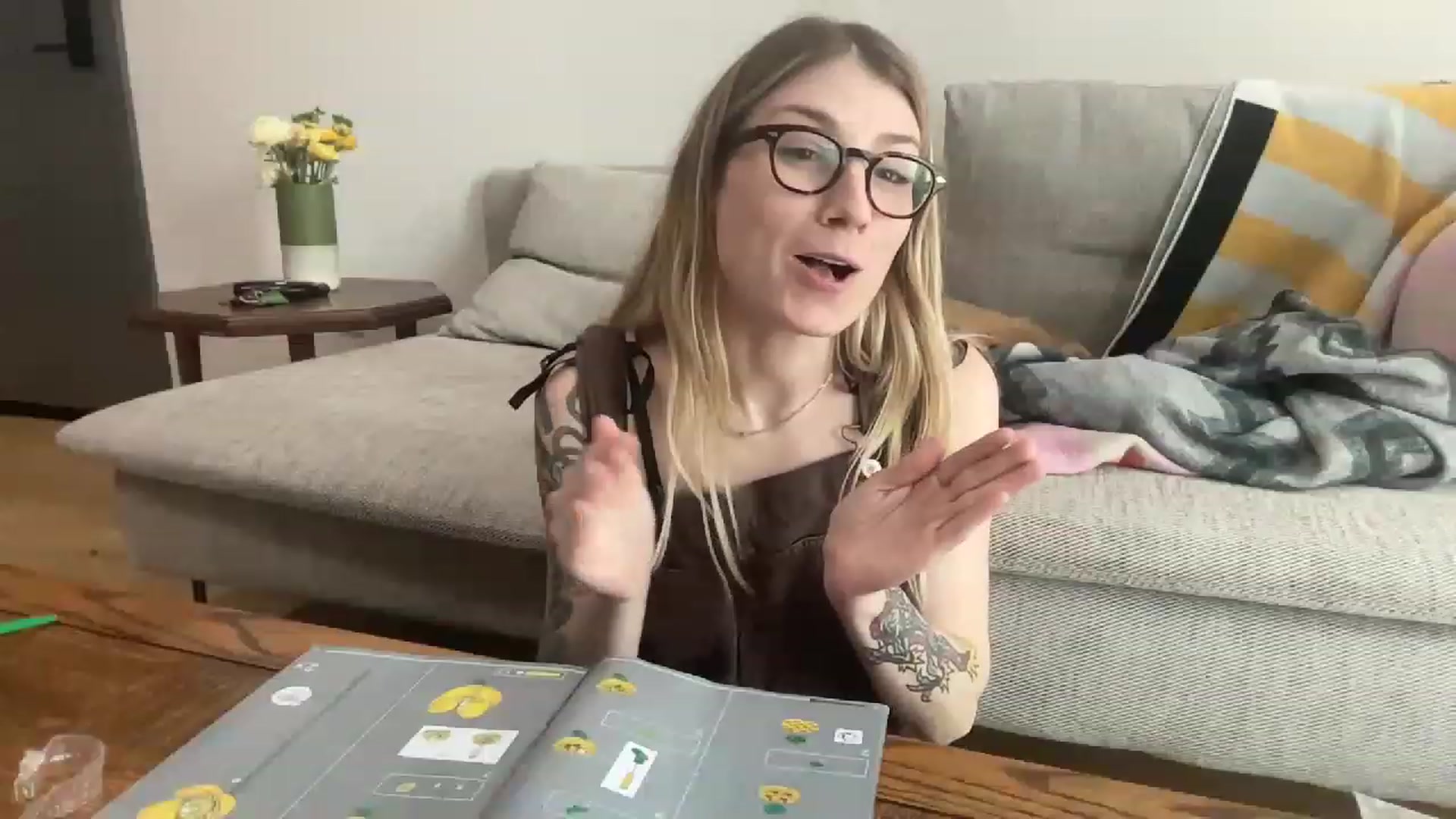 Gallery image thumbnail from stoney_fox's myfreecams stream on, 04/09/2023, 24:27 image 17 of 20