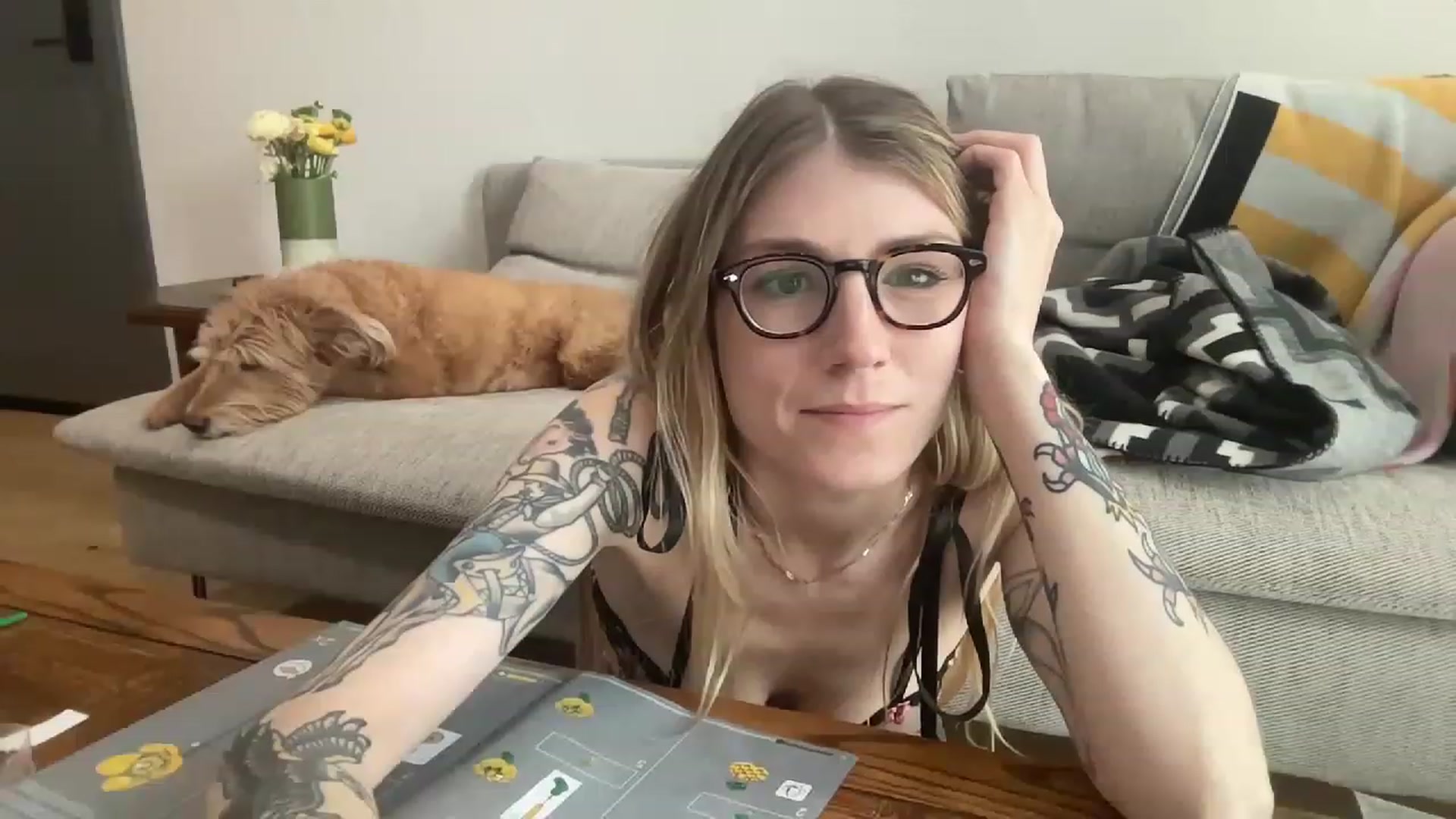 Gallery image thumbnail from stoney_fox's myfreecams stream on, 04/09/2023, 24:27 image 20 of 20