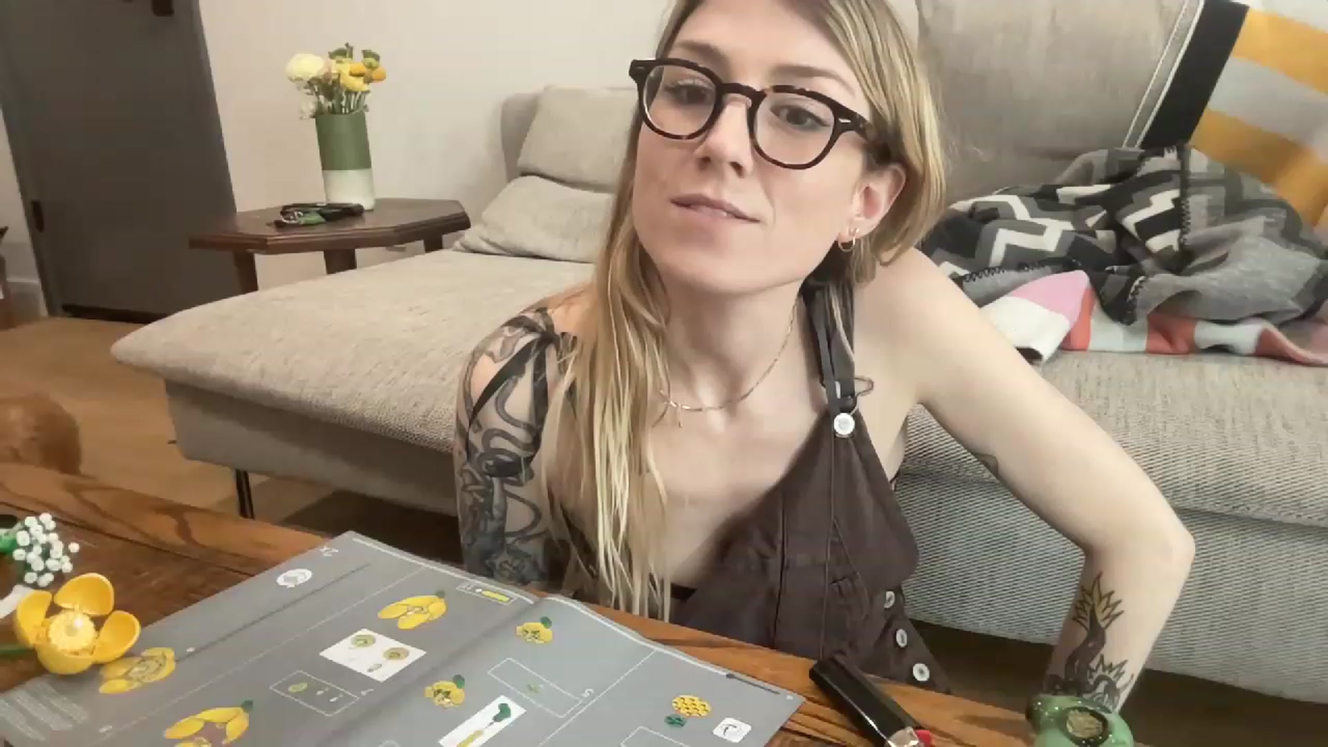 Gallery image thumbnail from stoney_fox's myfreecams stream on, 04/09/2023, 02:05 image 8 of 20