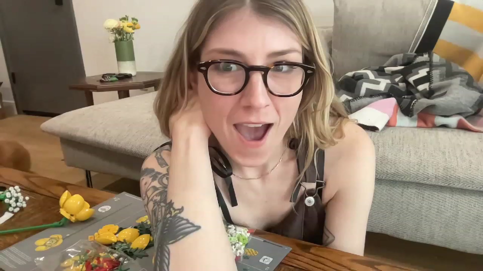 Gallery image thumbnail from stoney_fox's myfreecams stream on, 04/09/2023, 02:05 image 10 of 20