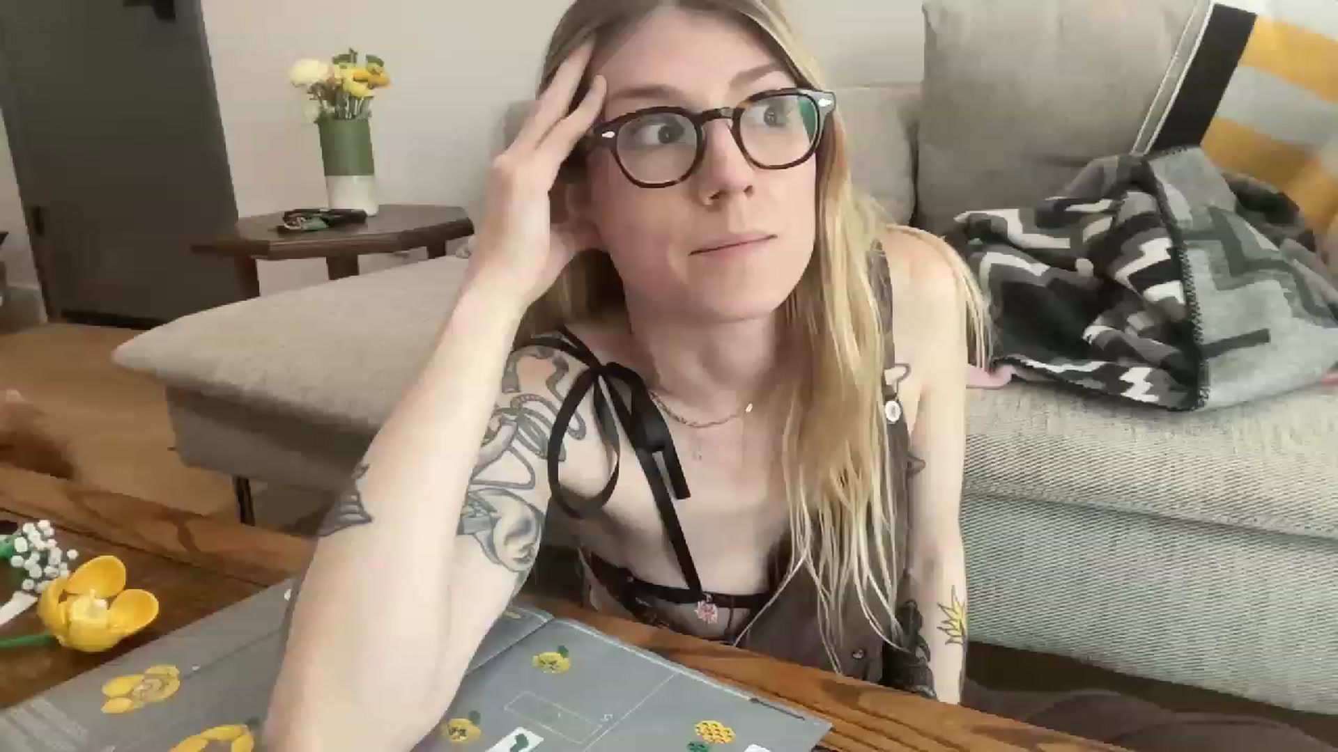Gallery image thumbnail from stoney_fox's myfreecams stream on, 04/09/2023, 02:05 image 5 of 20