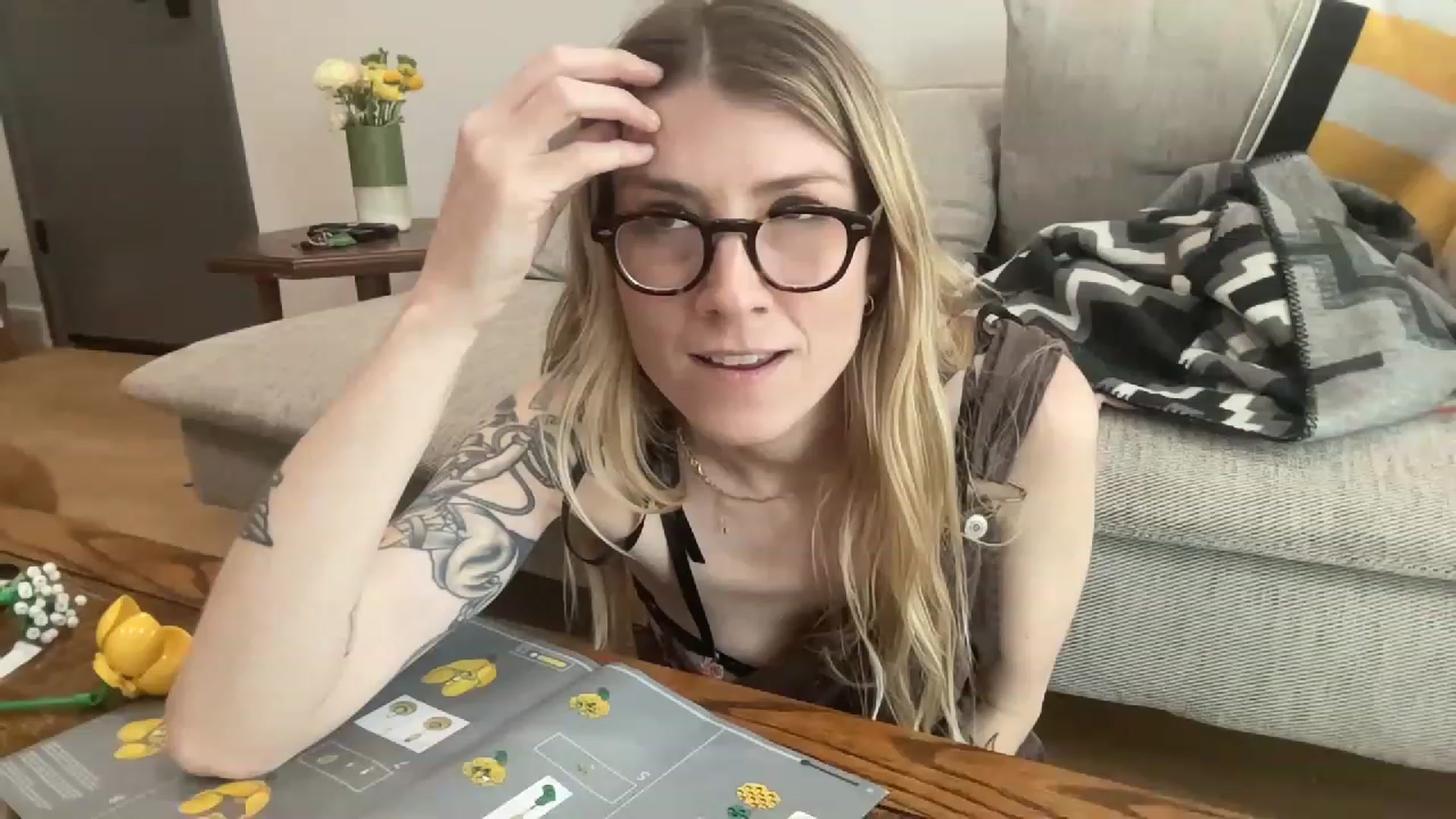 Gallery image thumbnail from stoney_fox's myfreecams stream on, 04/09/2023, 02:05 image 6 of 20