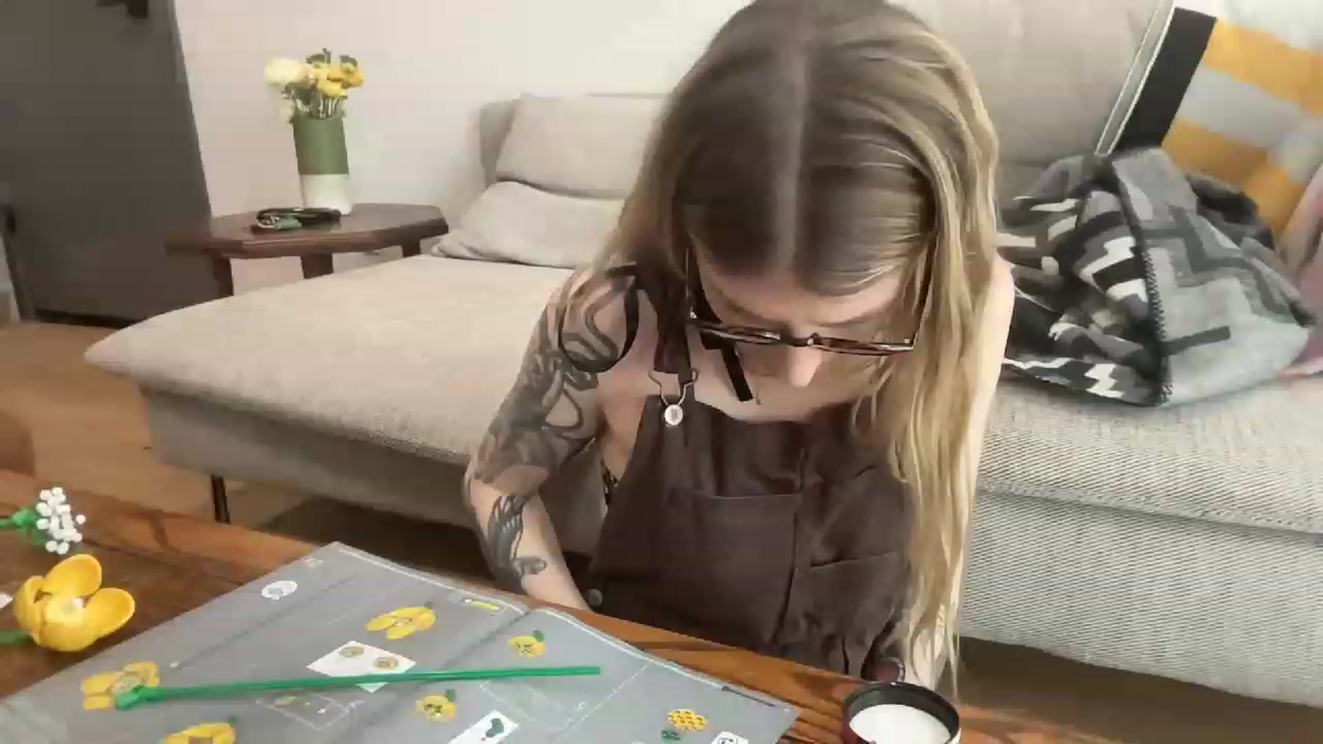 Gallery image thumbnail from stoney_fox's myfreecams stream on, 04/09/2023, 02:05 image 4 of 20