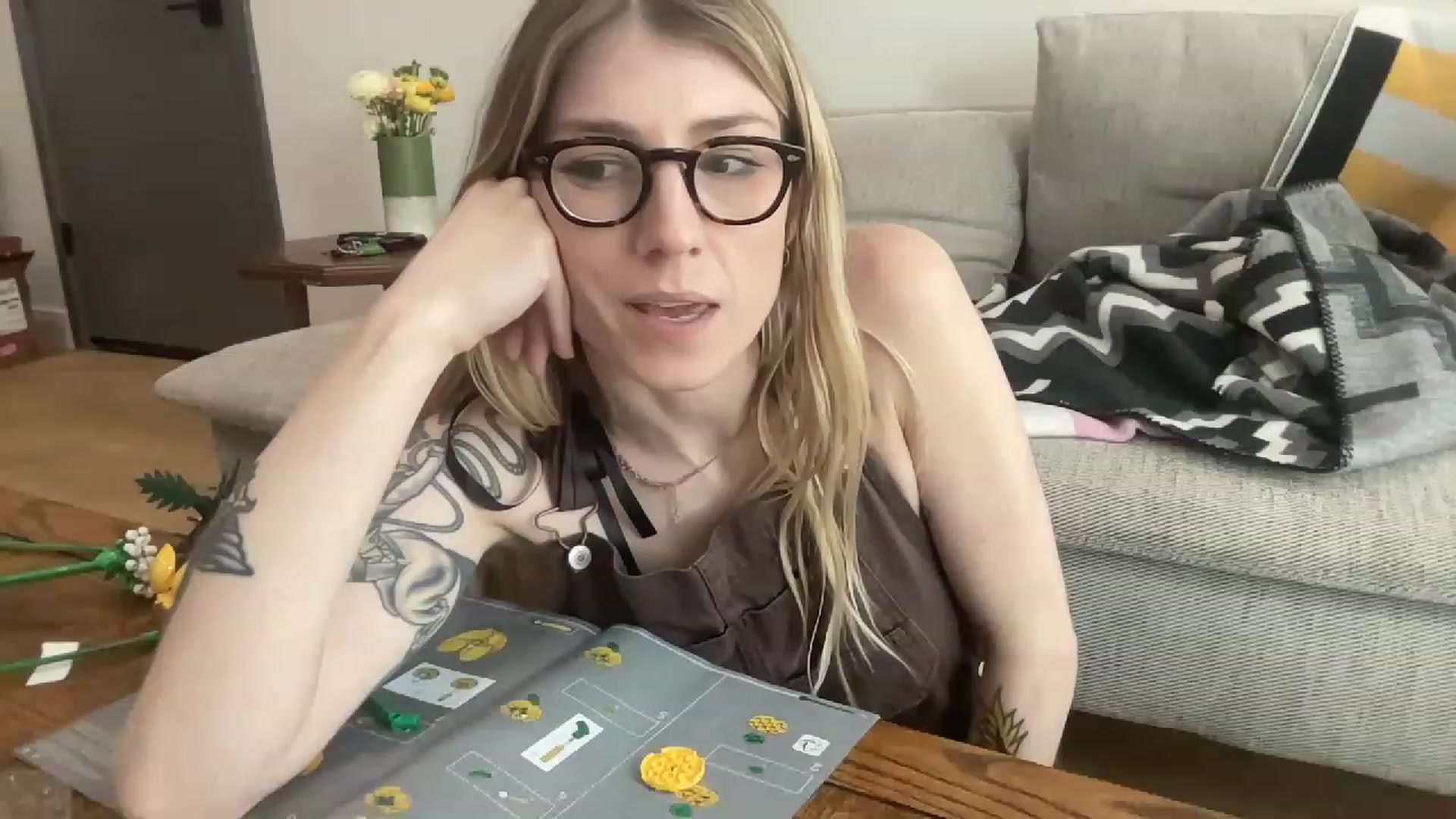 Gallery image thumbnail from stoney_fox's myfreecams stream on, 04/09/2023, 02:05 image 1 of 20
