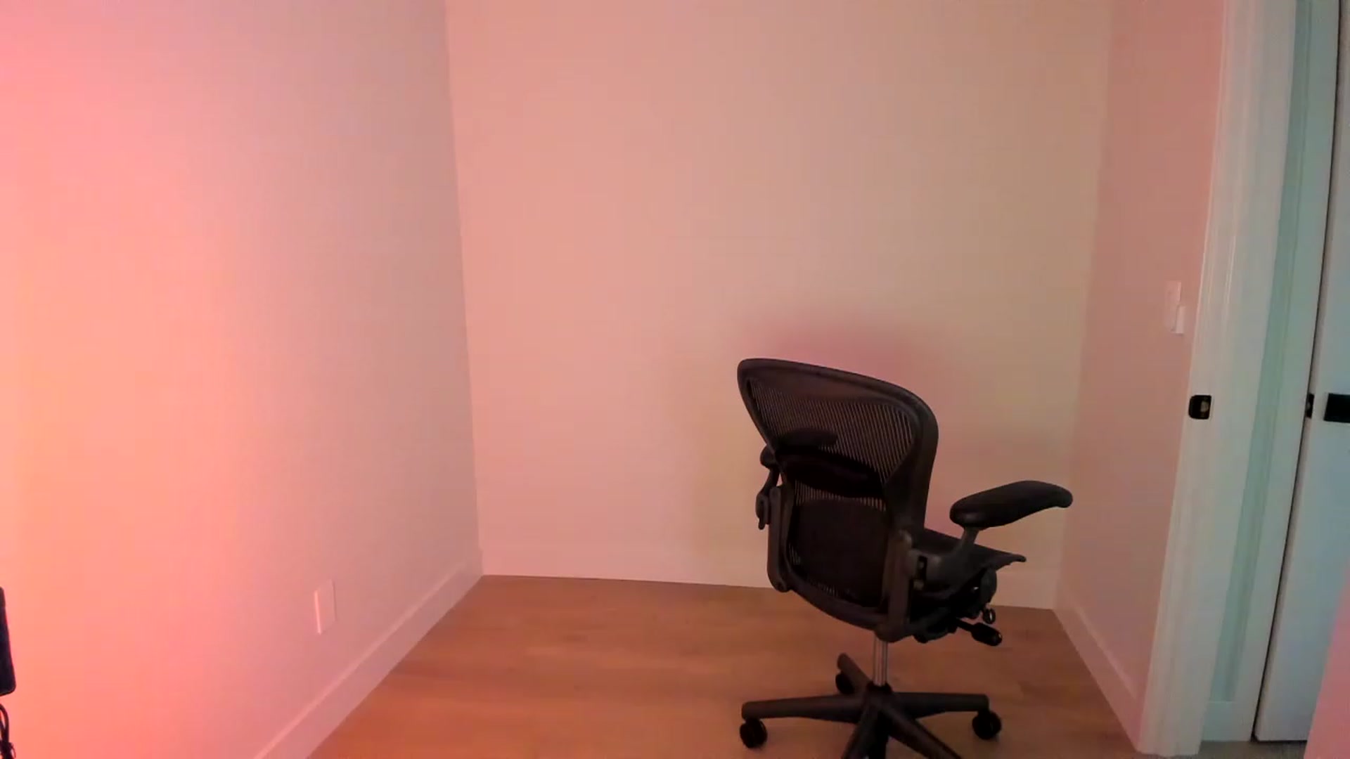 Gallery image thumbnail from stoney_fox's myfreecams stream on, 04/09/2023, 06:07 image 7 of 20