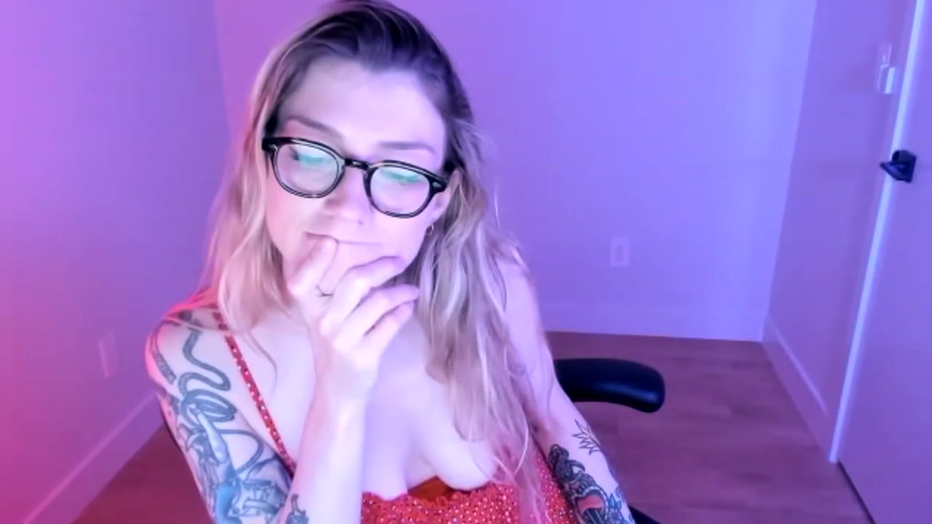 Gallery image thumbnail from stoney_fox's myfreecams stream on, 04/09/2023, 07:25 image 3 of 20