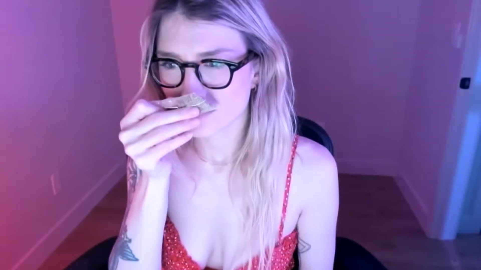 Gallery image thumbnail from stoney_fox's myfreecams stream on, 04/09/2023, 07:25 image 9 of 20