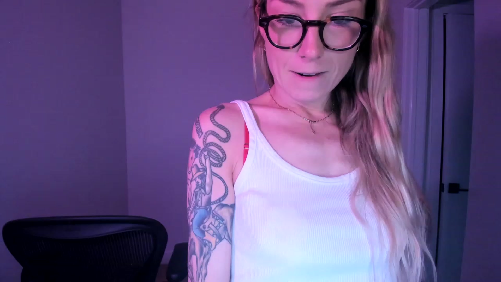 Gallery image thumbnail from stoney_fox's myfreecams stream on, 04/18/2023, 03:48 image 6 of 20