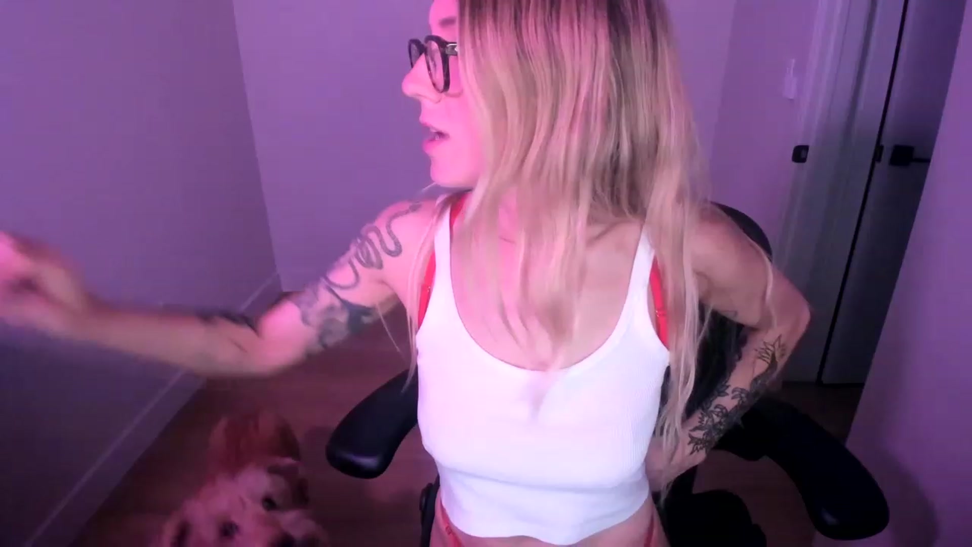 Gallery image thumbnail from stoney_fox's myfreecams stream on, 04/18/2023, 05:58 image 9 of 20