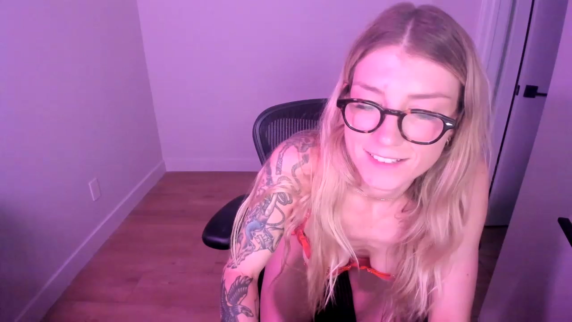 Gallery image thumbnail from stoney_fox's myfreecams stream on, 04/18/2023, 05:58 image 2 of 20