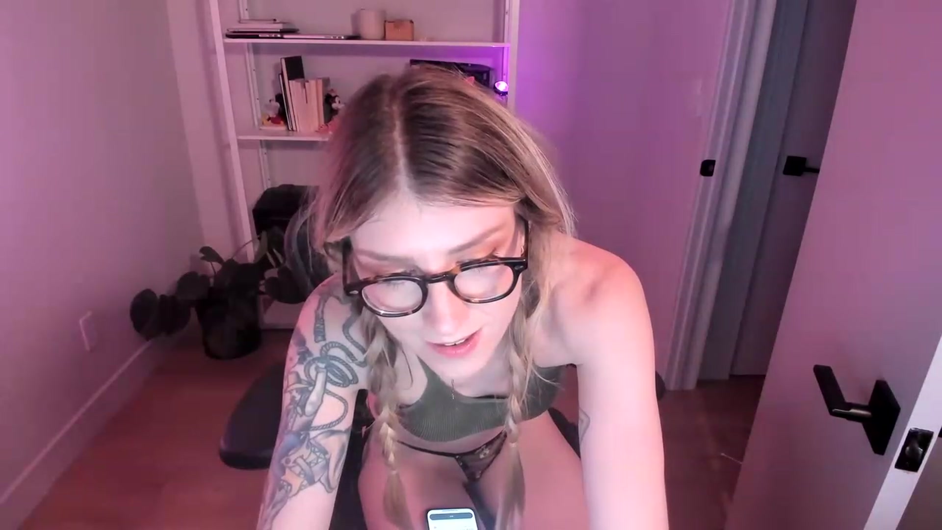 Gallery image thumbnail from stoney_fox's myfreecams stream on, 04/29/2023, 02:50 image 20 of 20