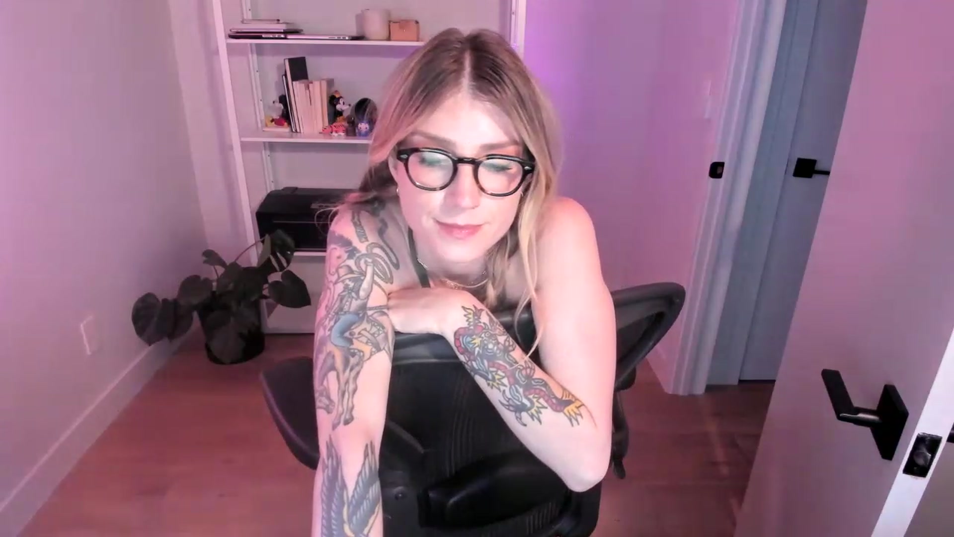 Gallery image thumbnail from stoney_fox's myfreecams stream on, 04/29/2023, 02:50 image 15 of 20