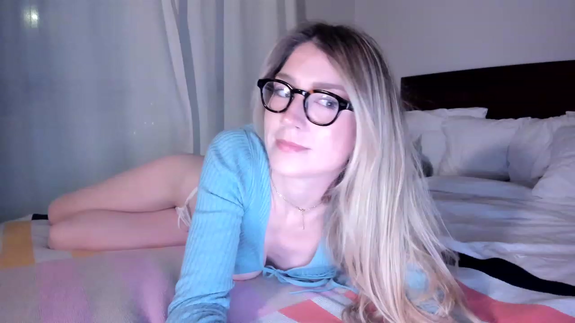 Gallery image thumbnail from stoney_fox's myfreecams stream on, 04/30/2023, 03:18 image 6 of 20