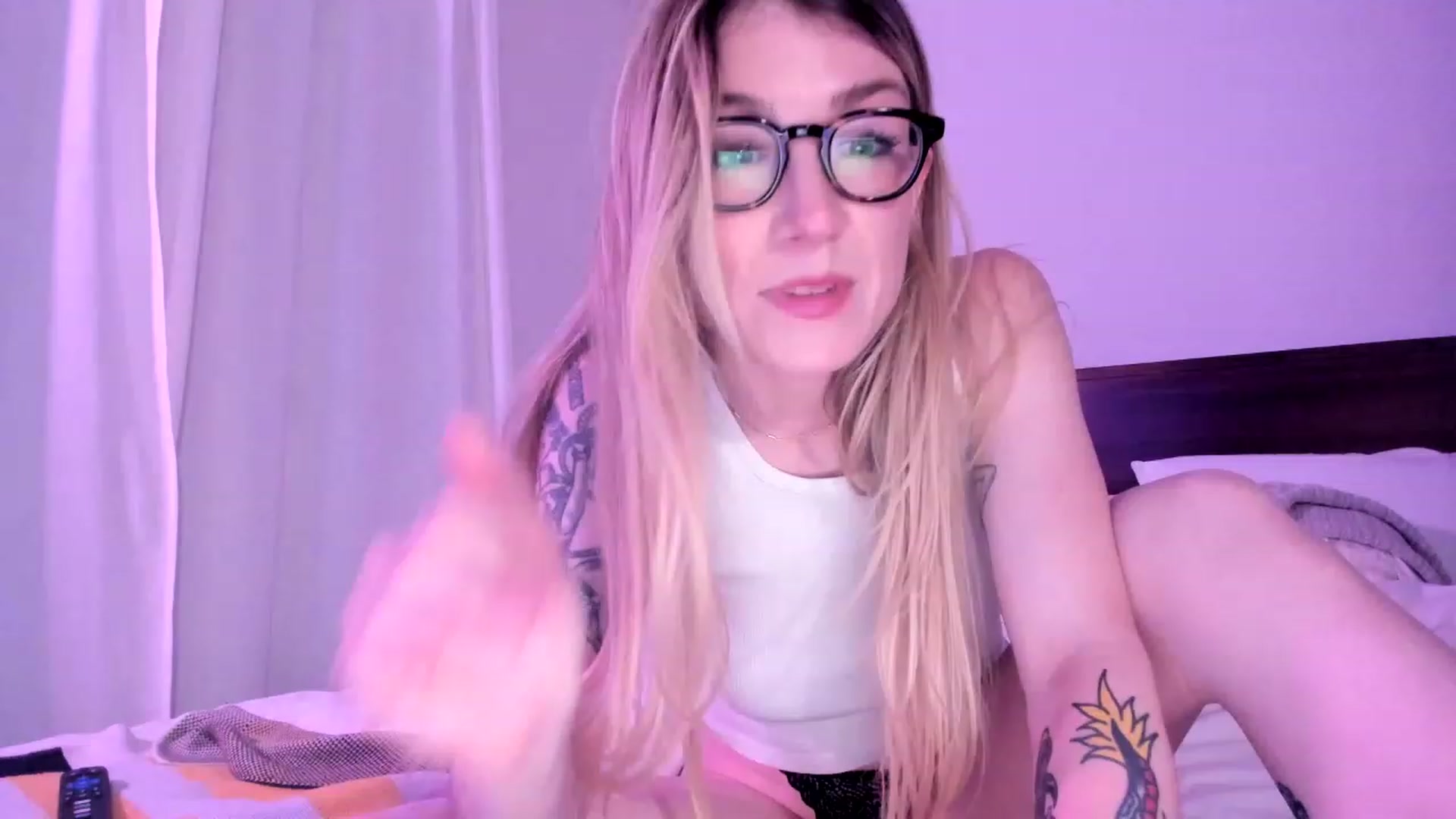 Gallery image thumbnail from stoney_fox's myfreecams stream on, 05/01/2023, 05:19 image 6 of 20