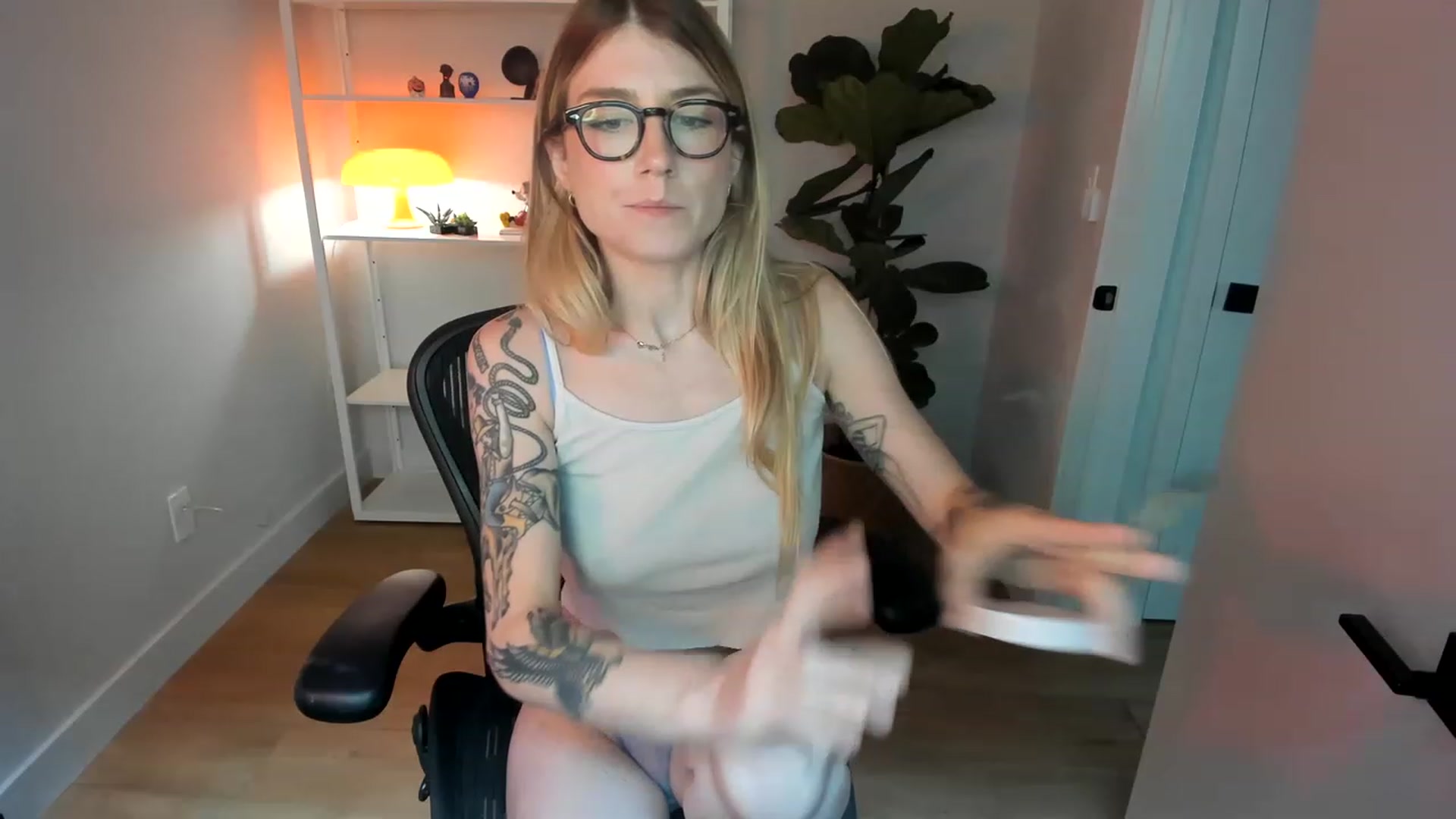Gallery image thumbnail from stoney_fox's myfreecams stream on, 05/23/2023, 21:05 image 18 of 20