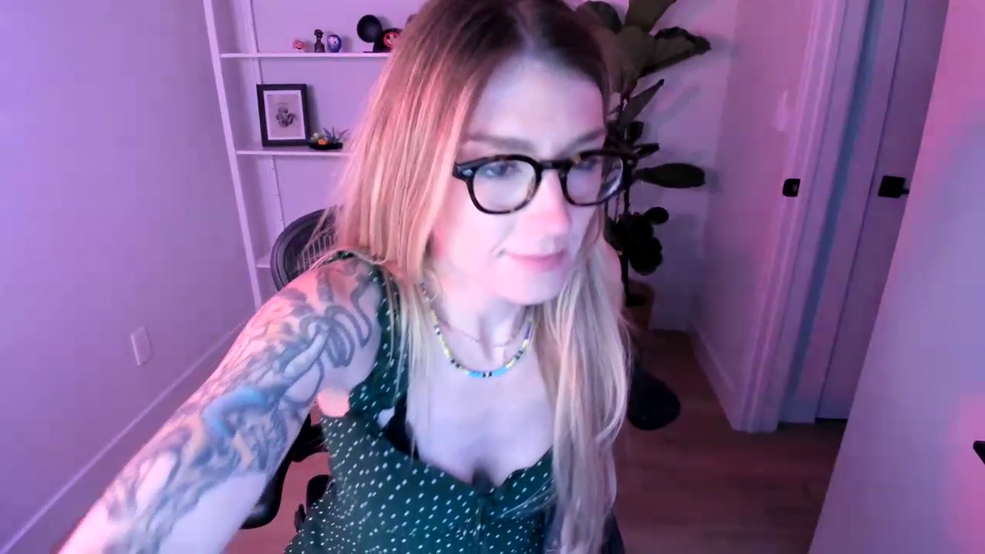Gallery image thumbnail from stoney_fox's myfreecams stream on, 05/29/2023, 02:59 image 14 of 20